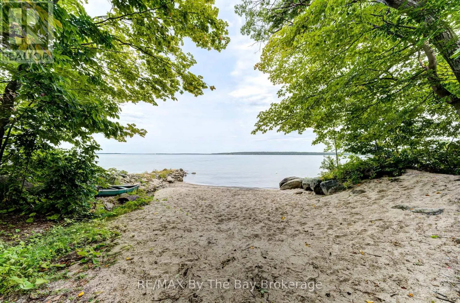 1584 CHAMPLAIN ROAD
