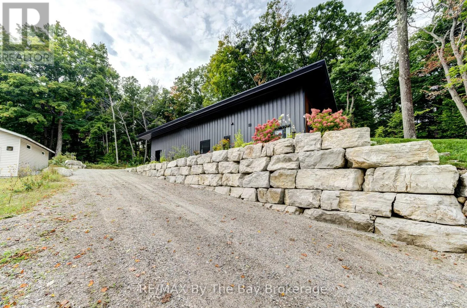 1584 CHAMPLAIN ROAD