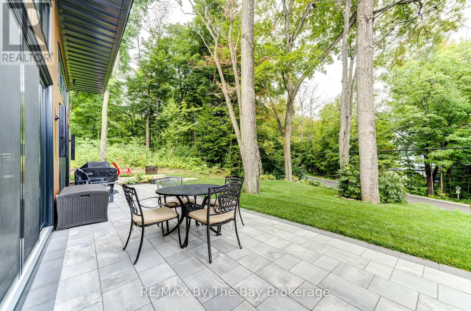 1584 CHAMPLAIN ROAD