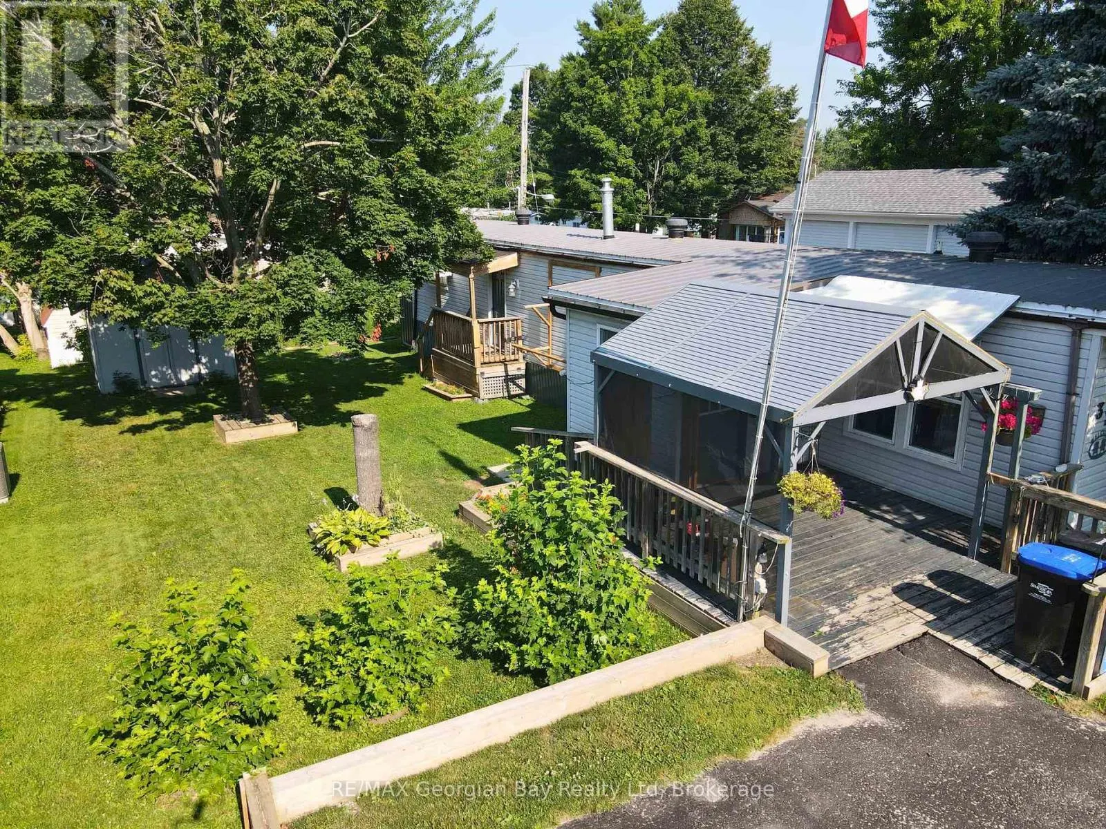 32 NORTHLAND ROAD