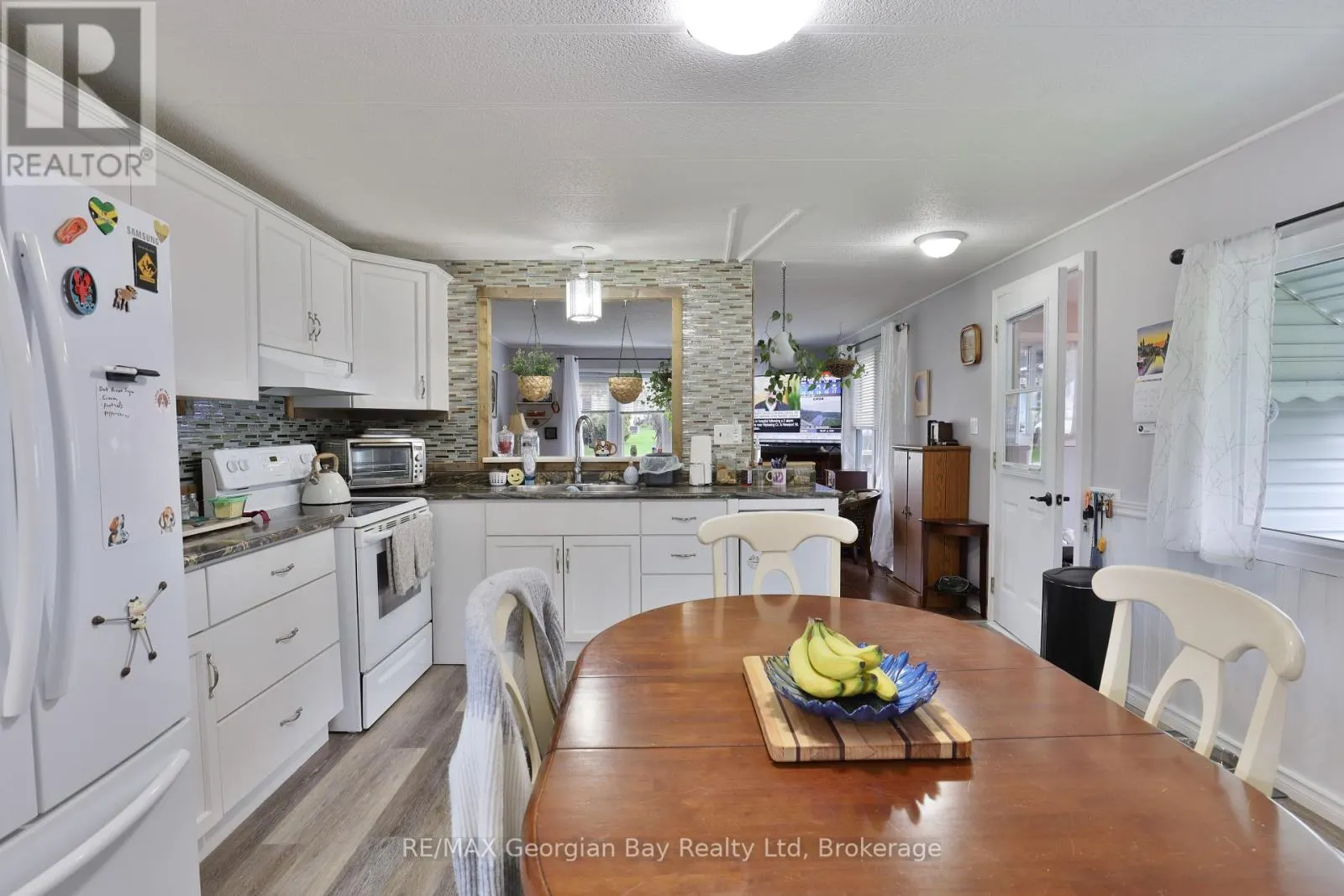 32 NORTHLAND ROAD