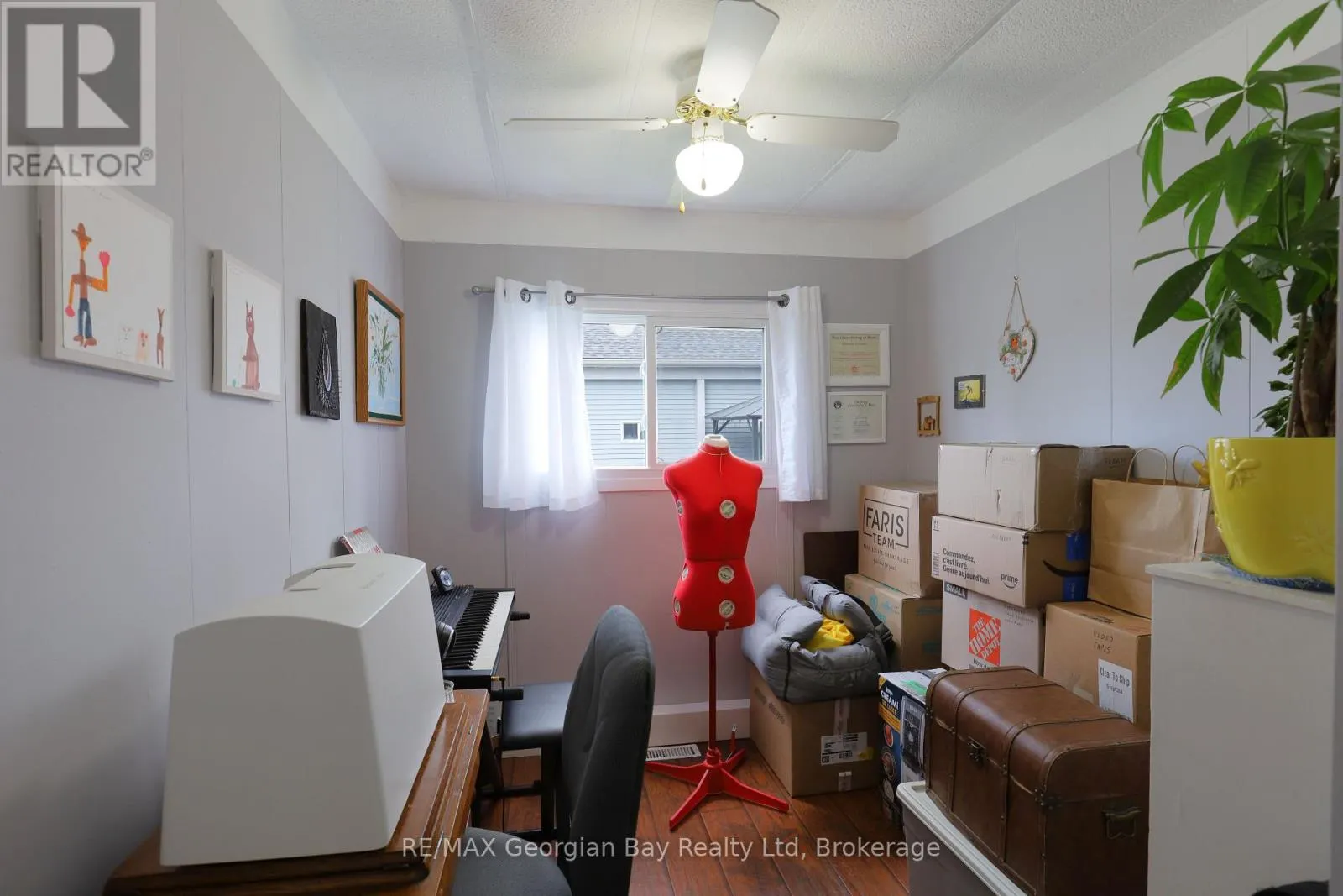 32 NORTHLAND ROAD
