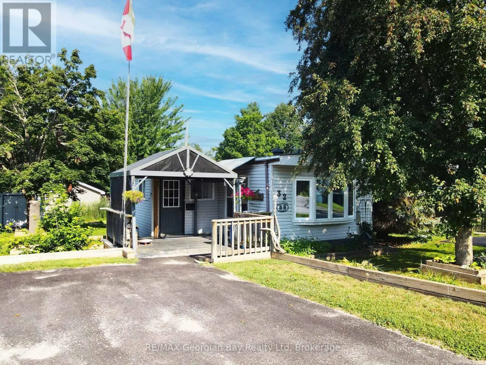32 NORTHLAND ROAD