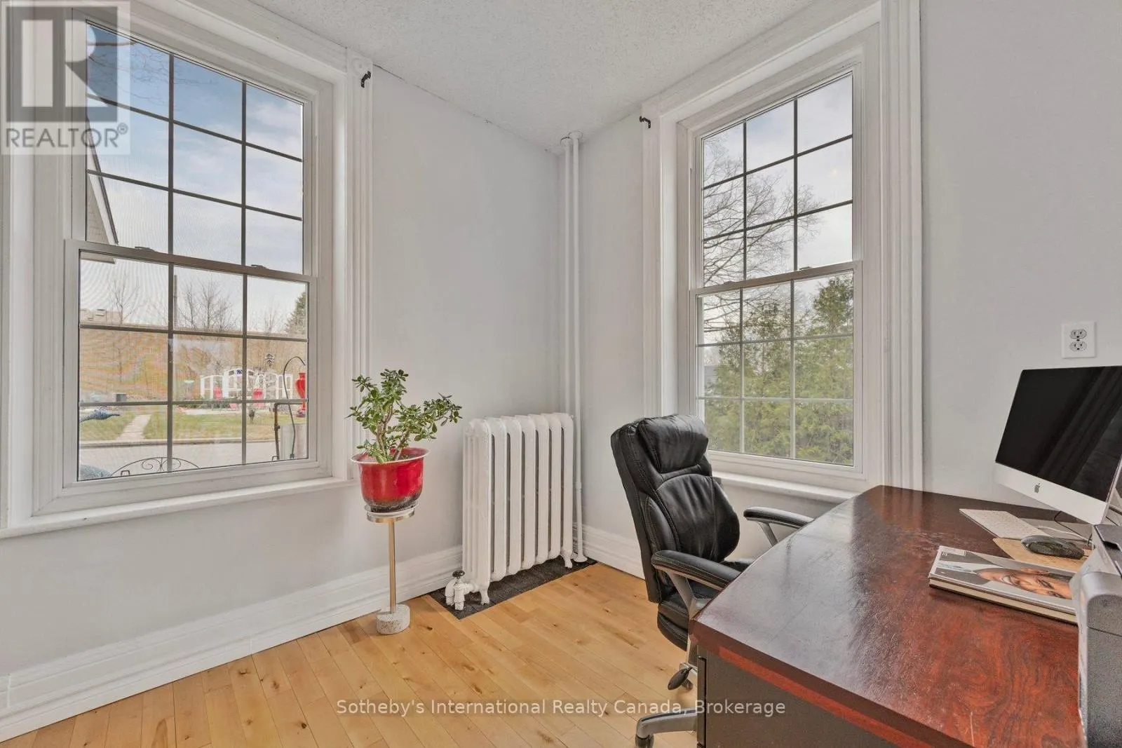 26 ROBERT STREET E