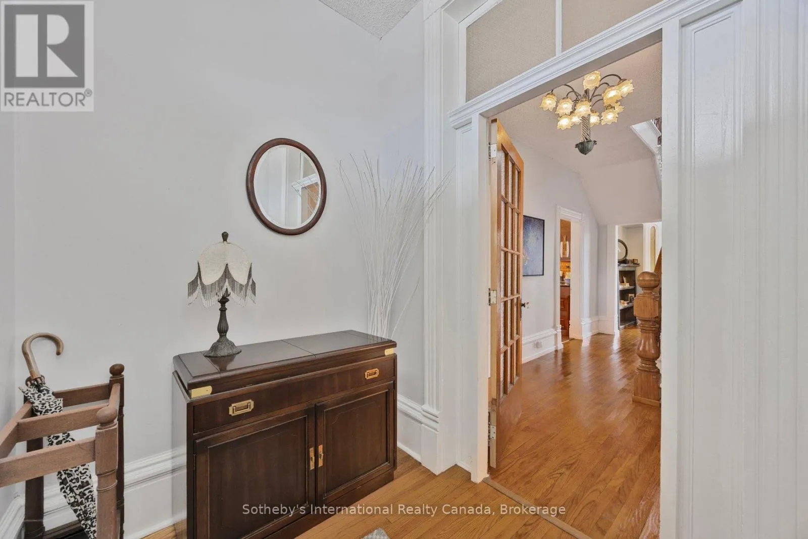 26 ROBERT STREET E