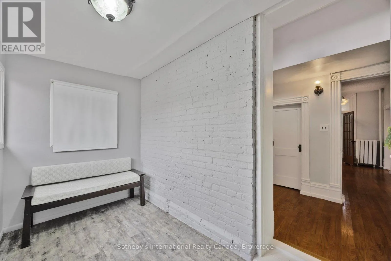 26 ROBERT STREET E