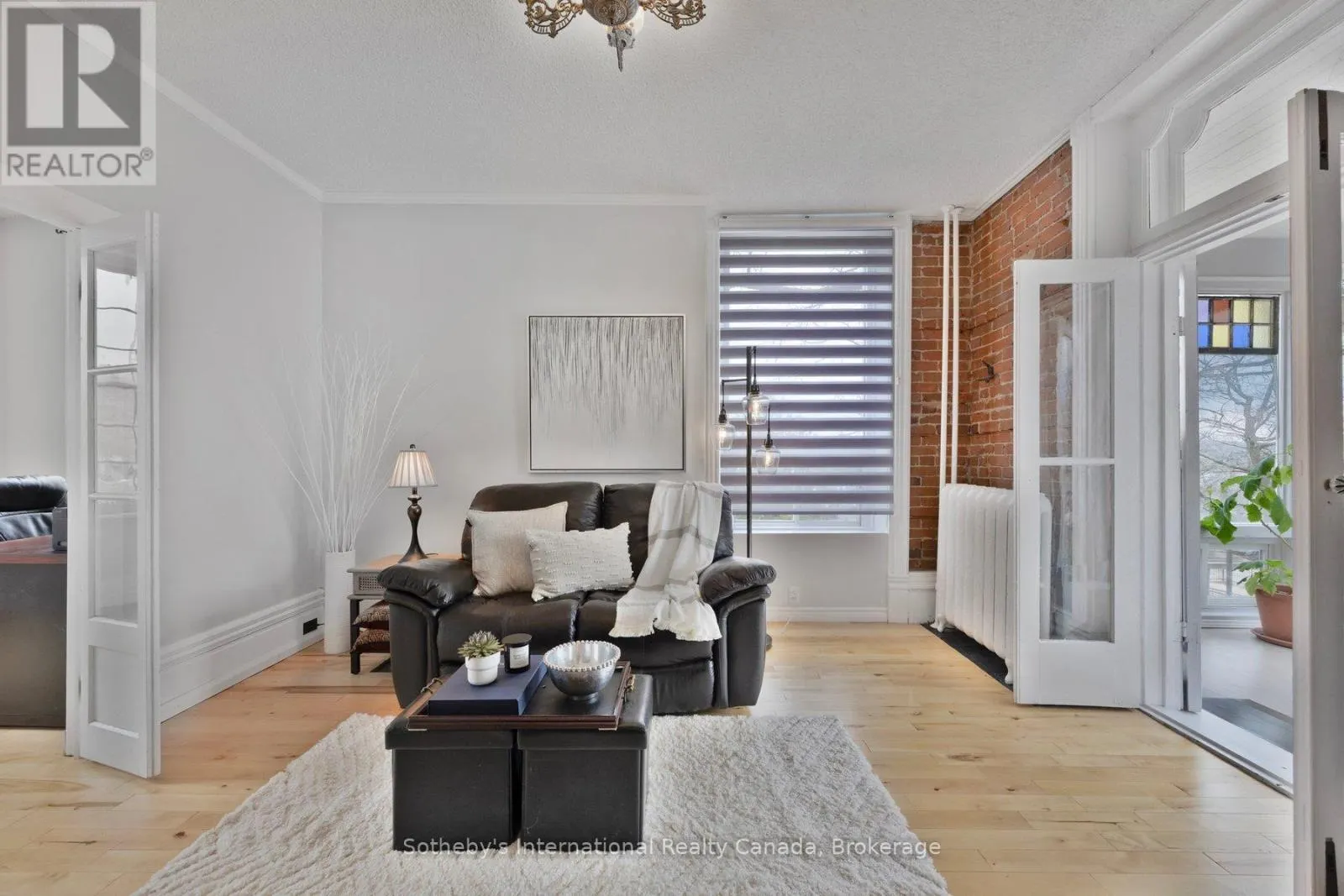 26 ROBERT STREET E