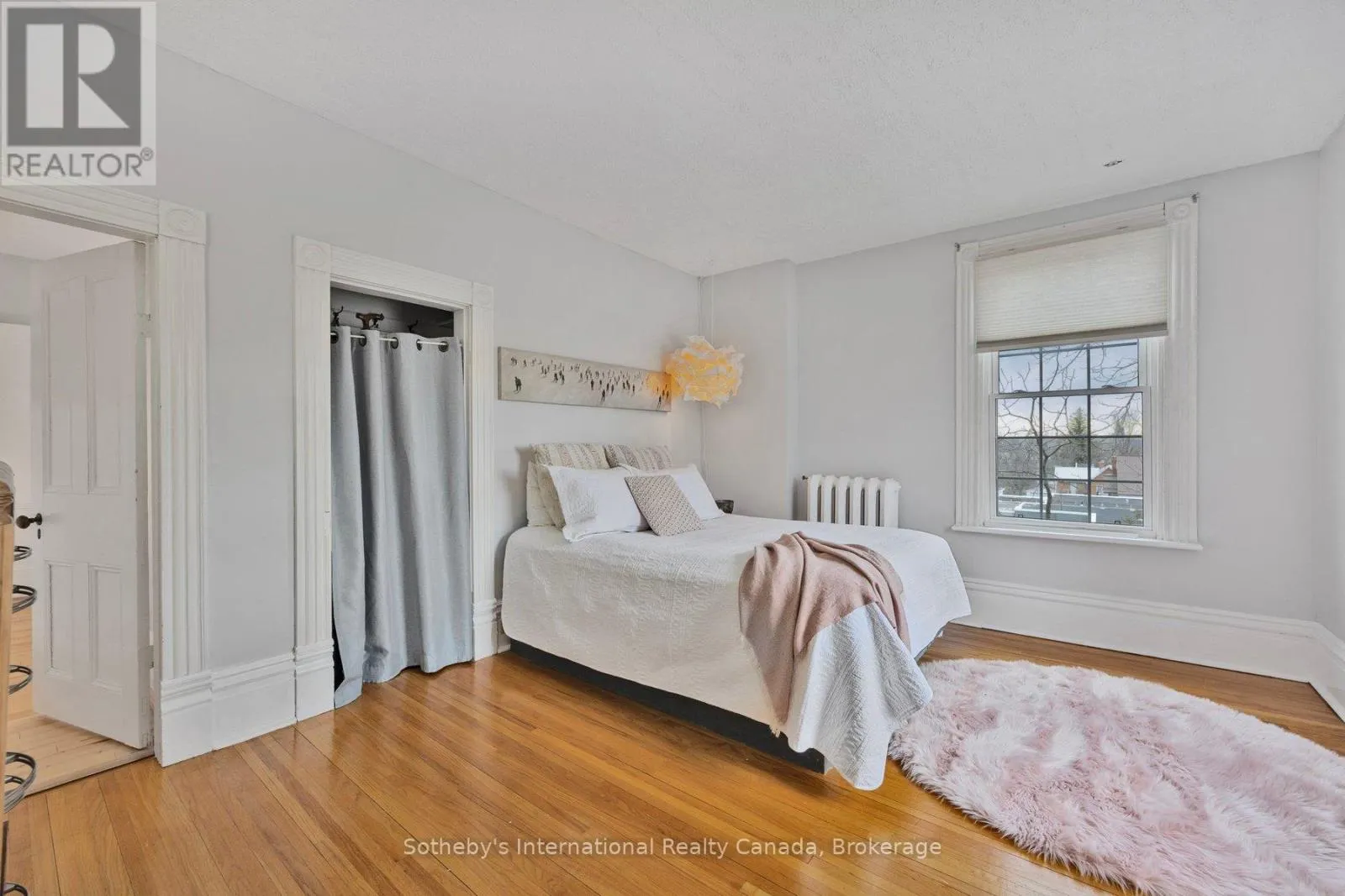 26 ROBERT STREET E