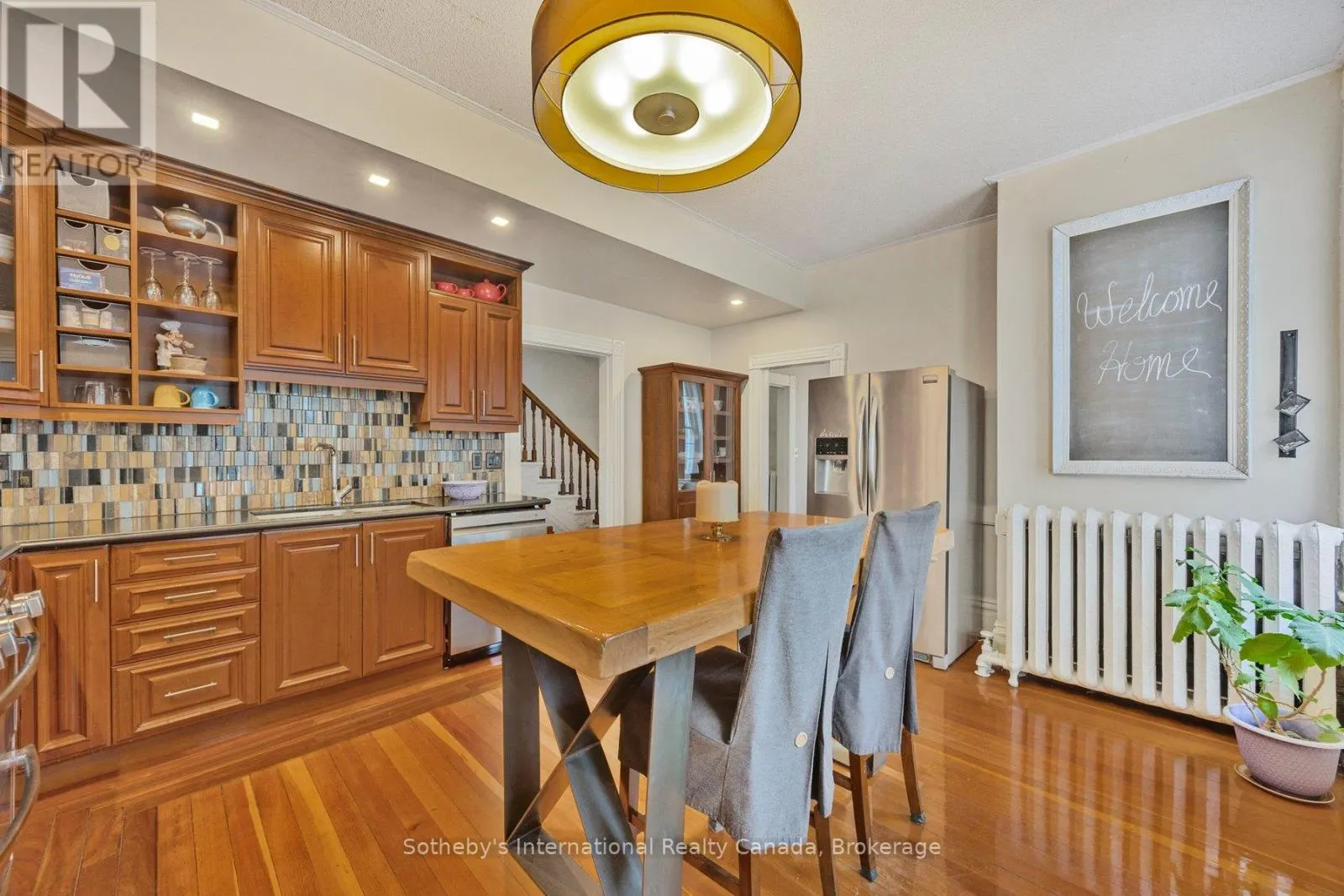 26 ROBERT STREET E