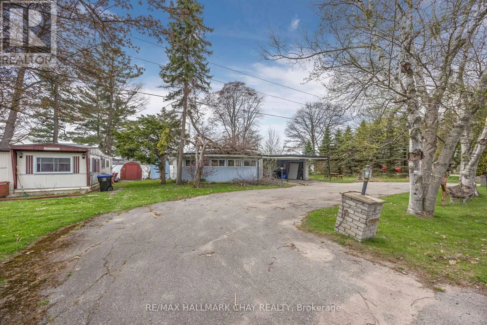 4 LAKESHORE ROAD