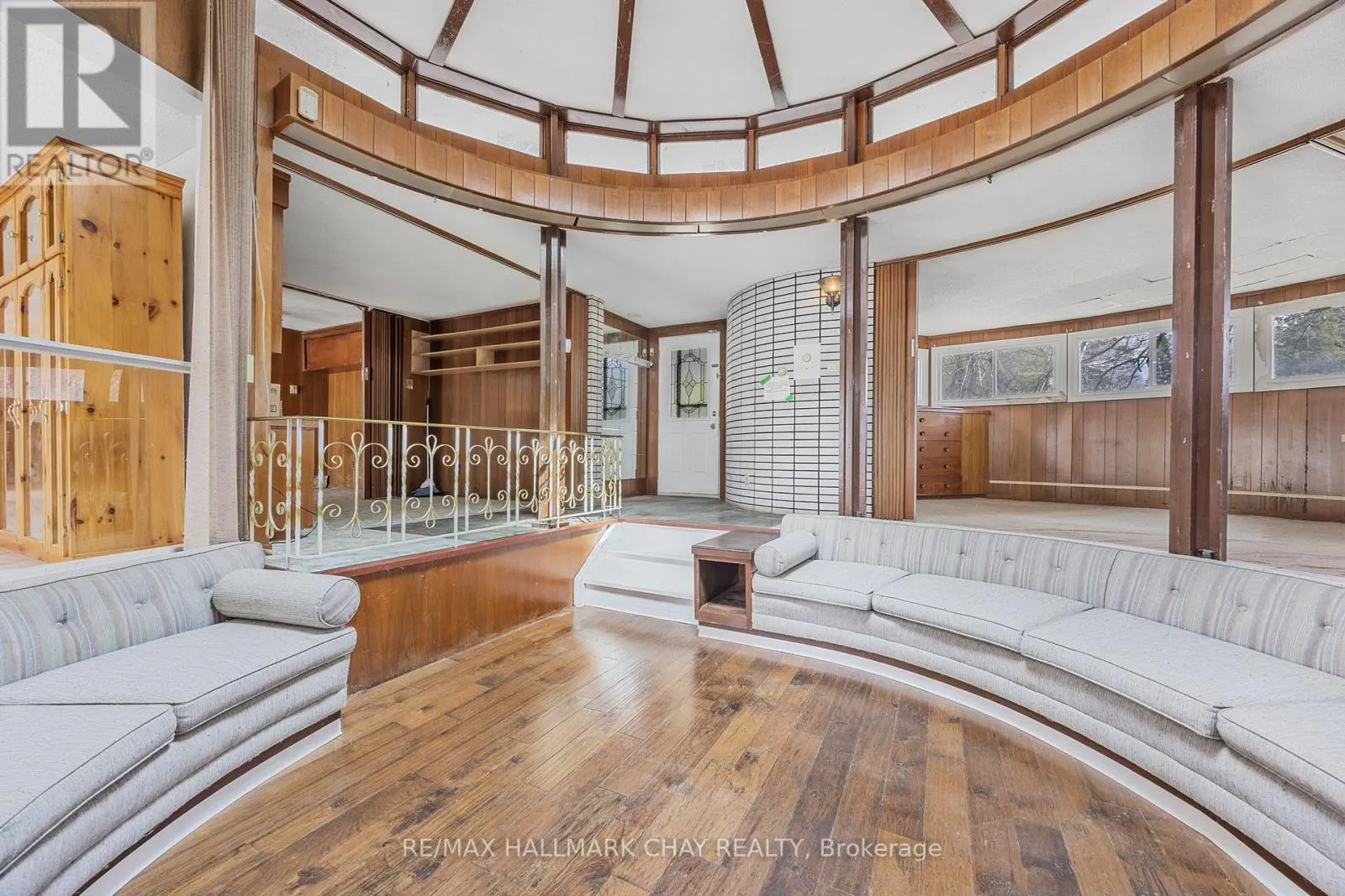 4 LAKESHORE ROAD