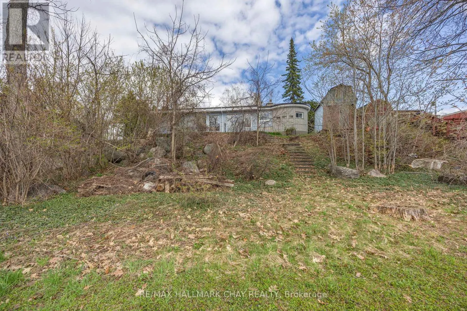 4 LAKESHORE ROAD