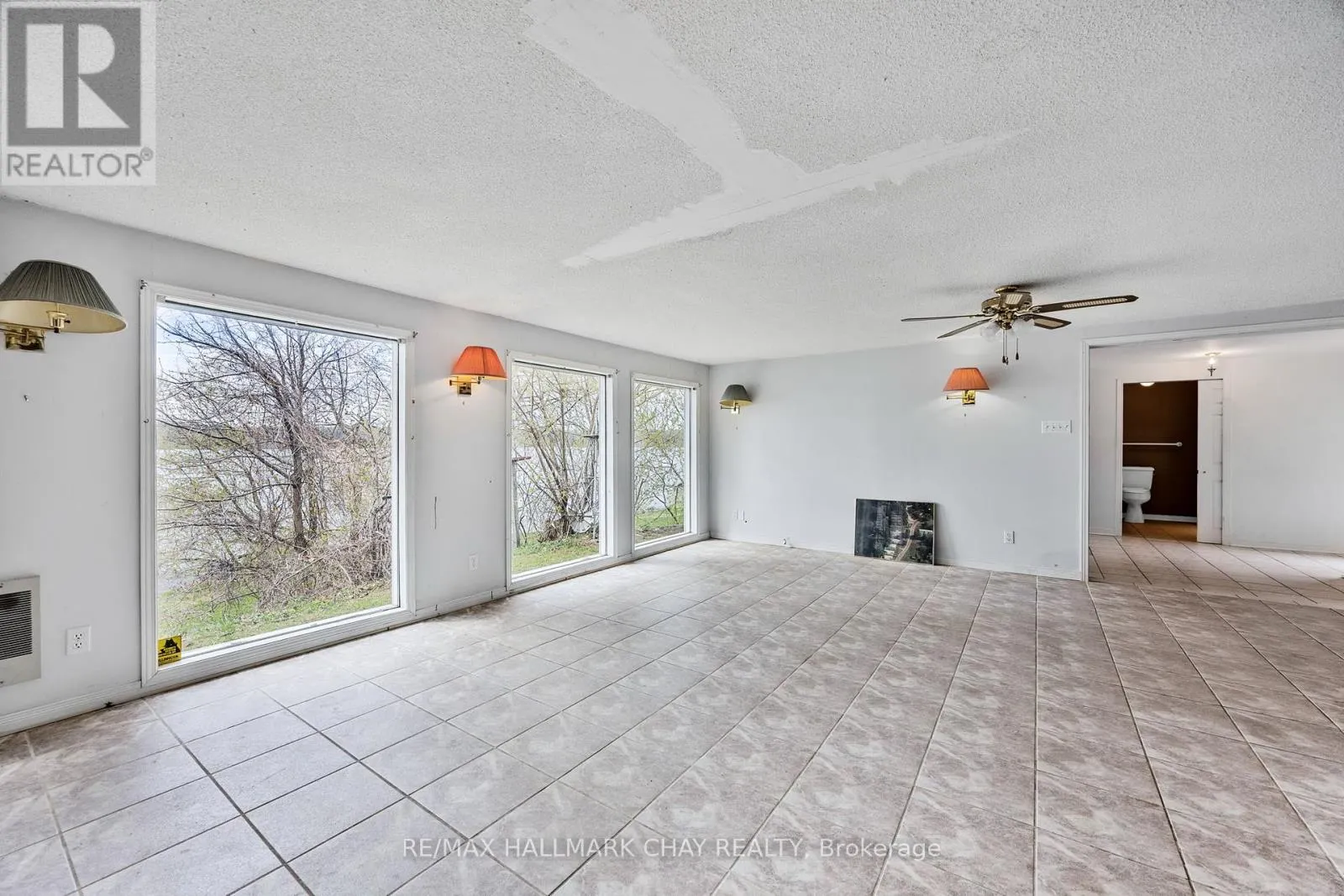 4 LAKESHORE ROAD