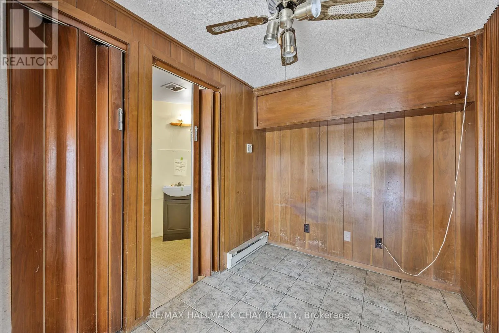 4 LAKESHORE ROAD