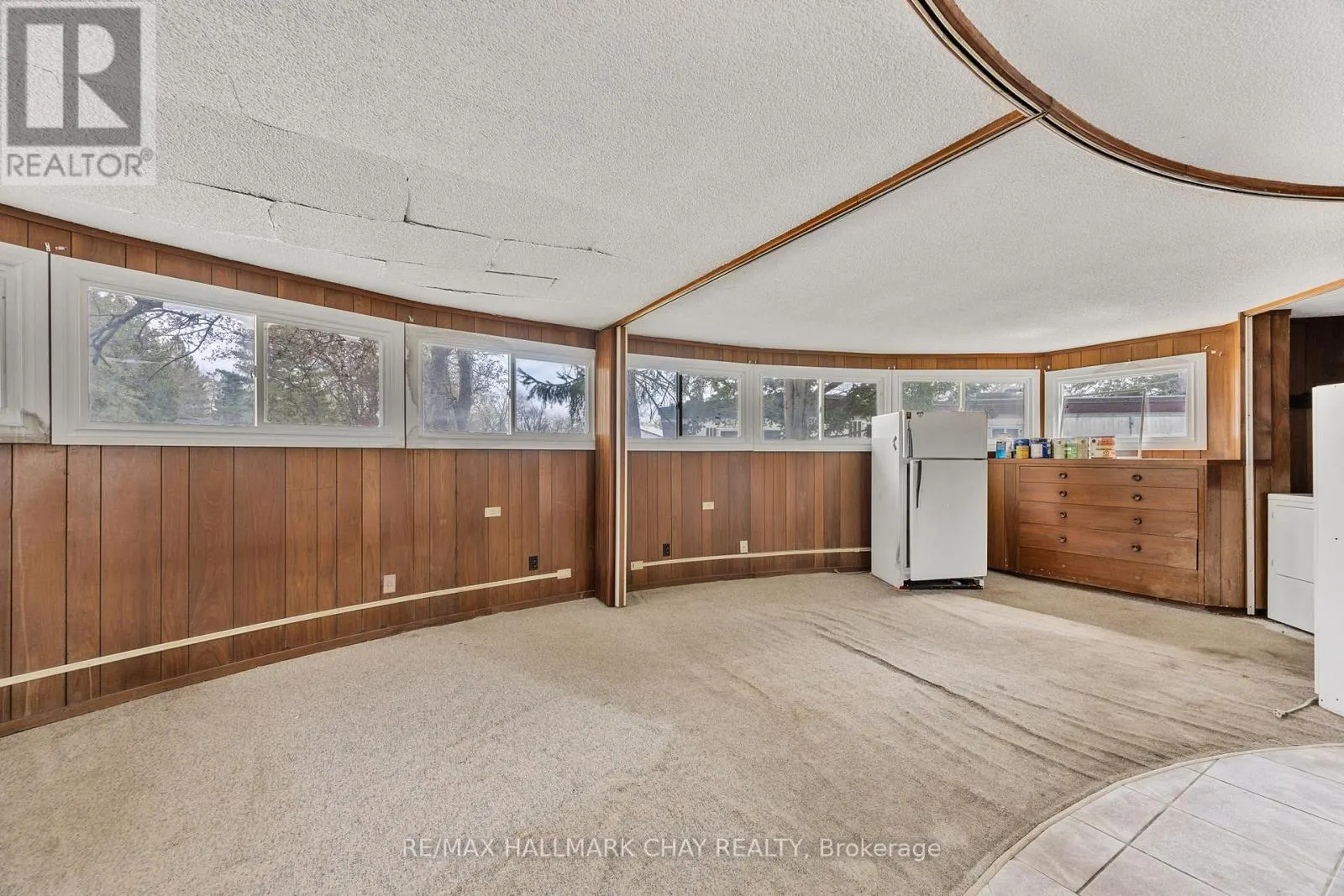 4 LAKESHORE ROAD