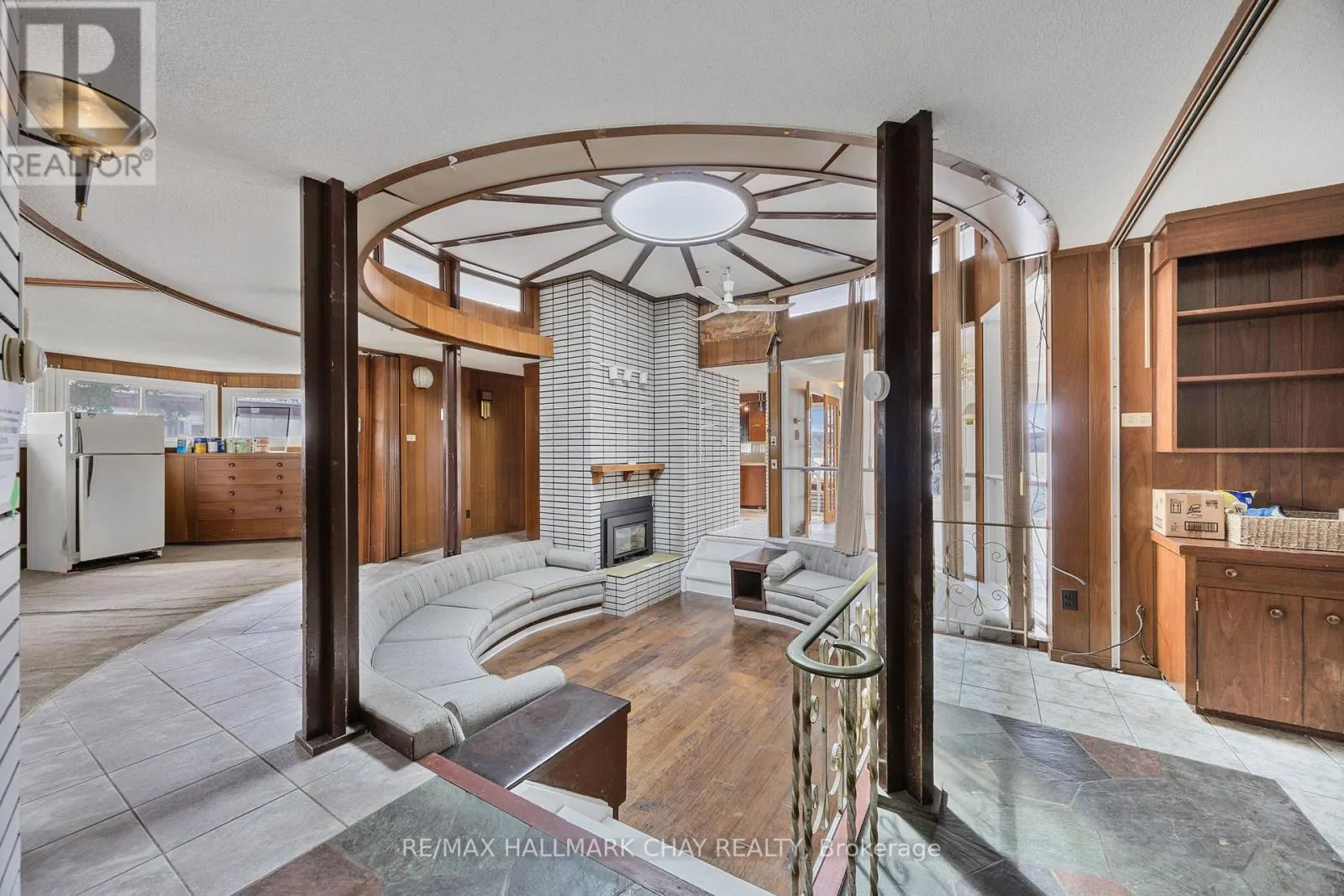 4 LAKESHORE ROAD