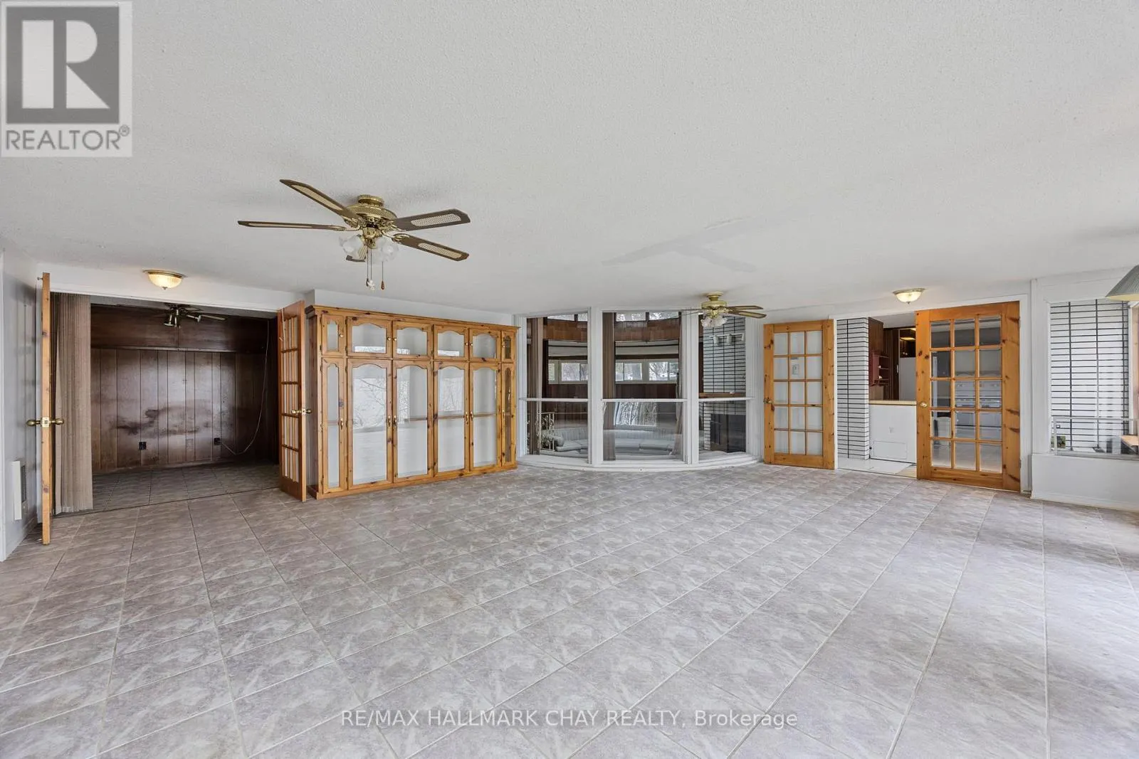 4 LAKESHORE ROAD