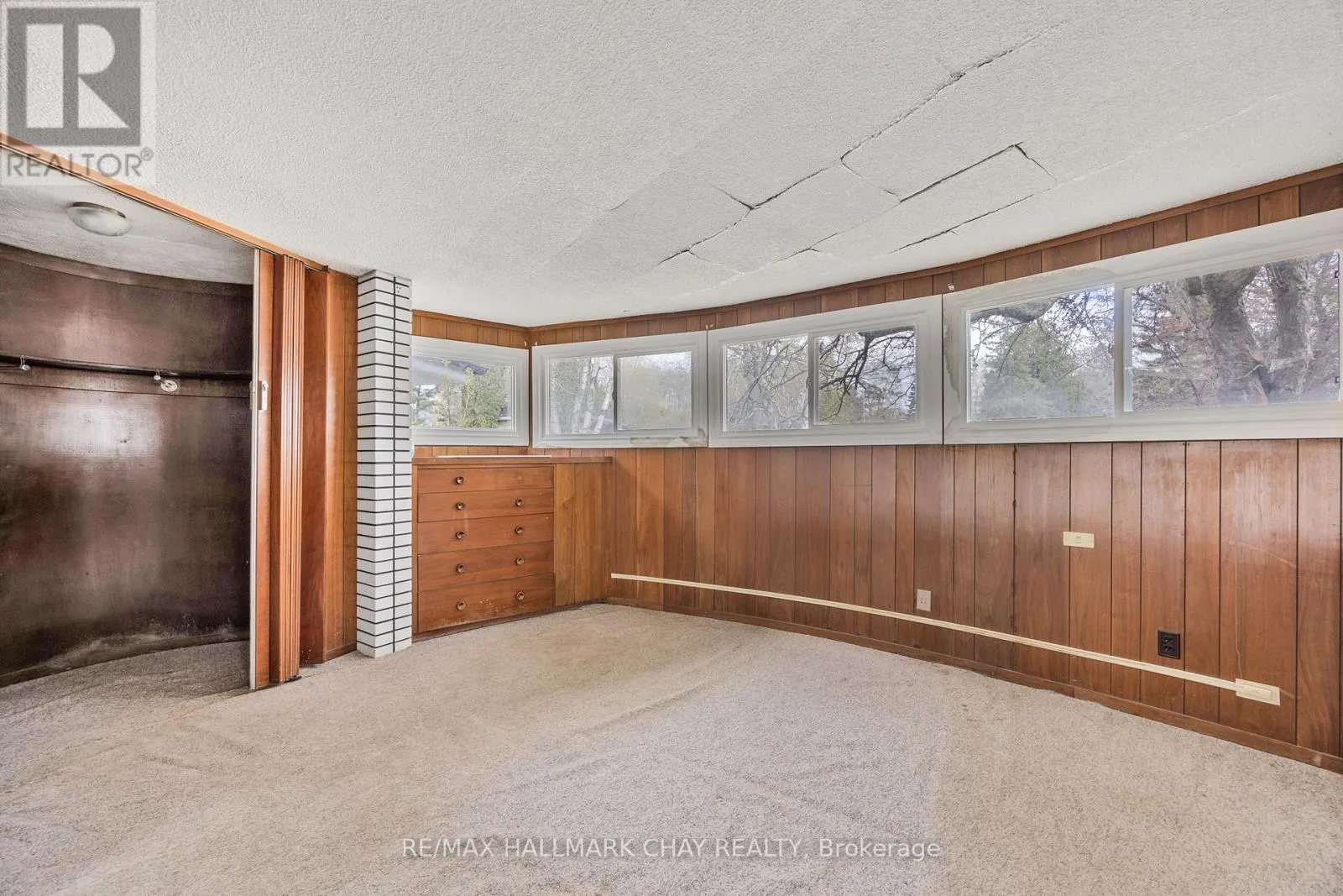 4 LAKESHORE ROAD