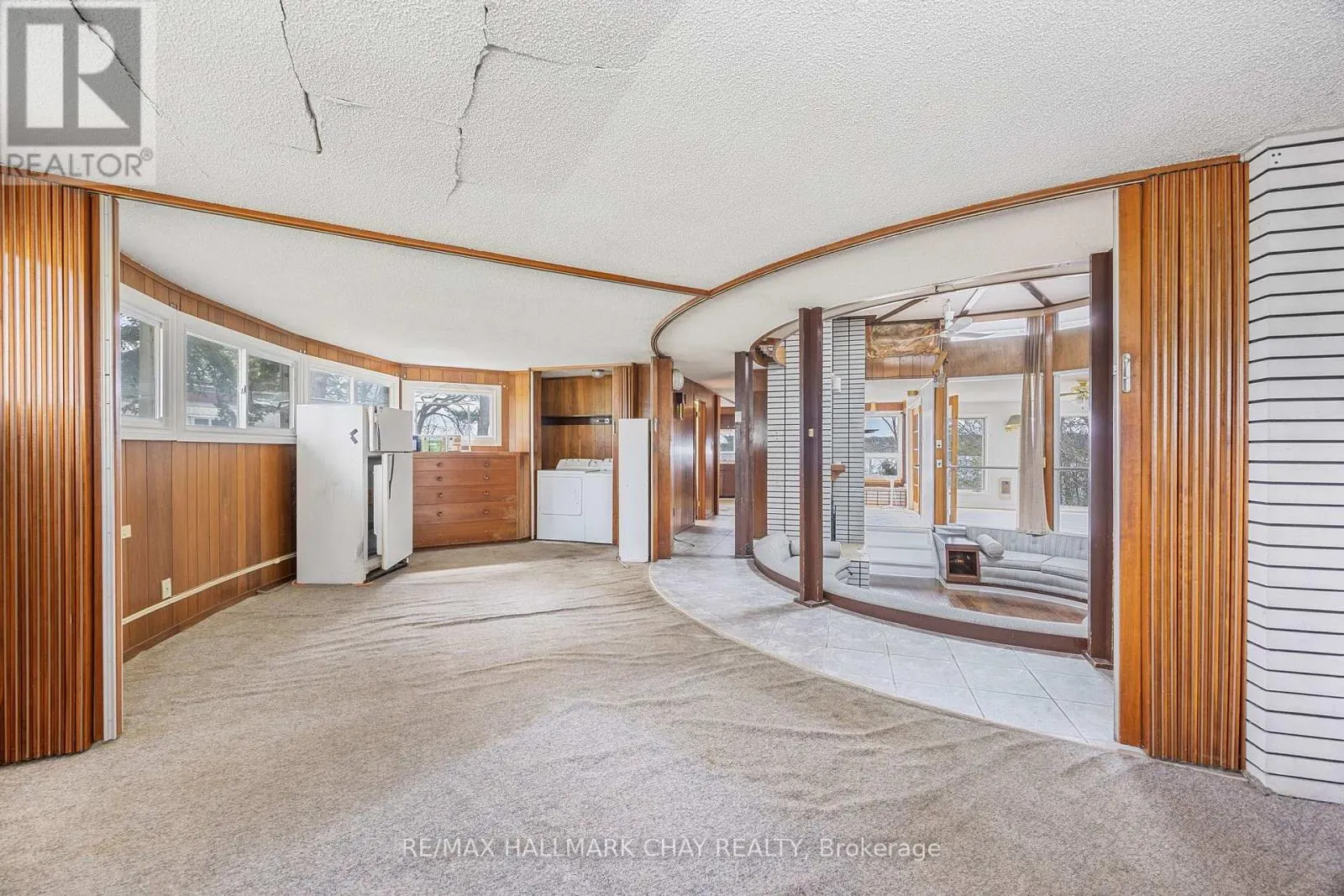 4 LAKESHORE ROAD