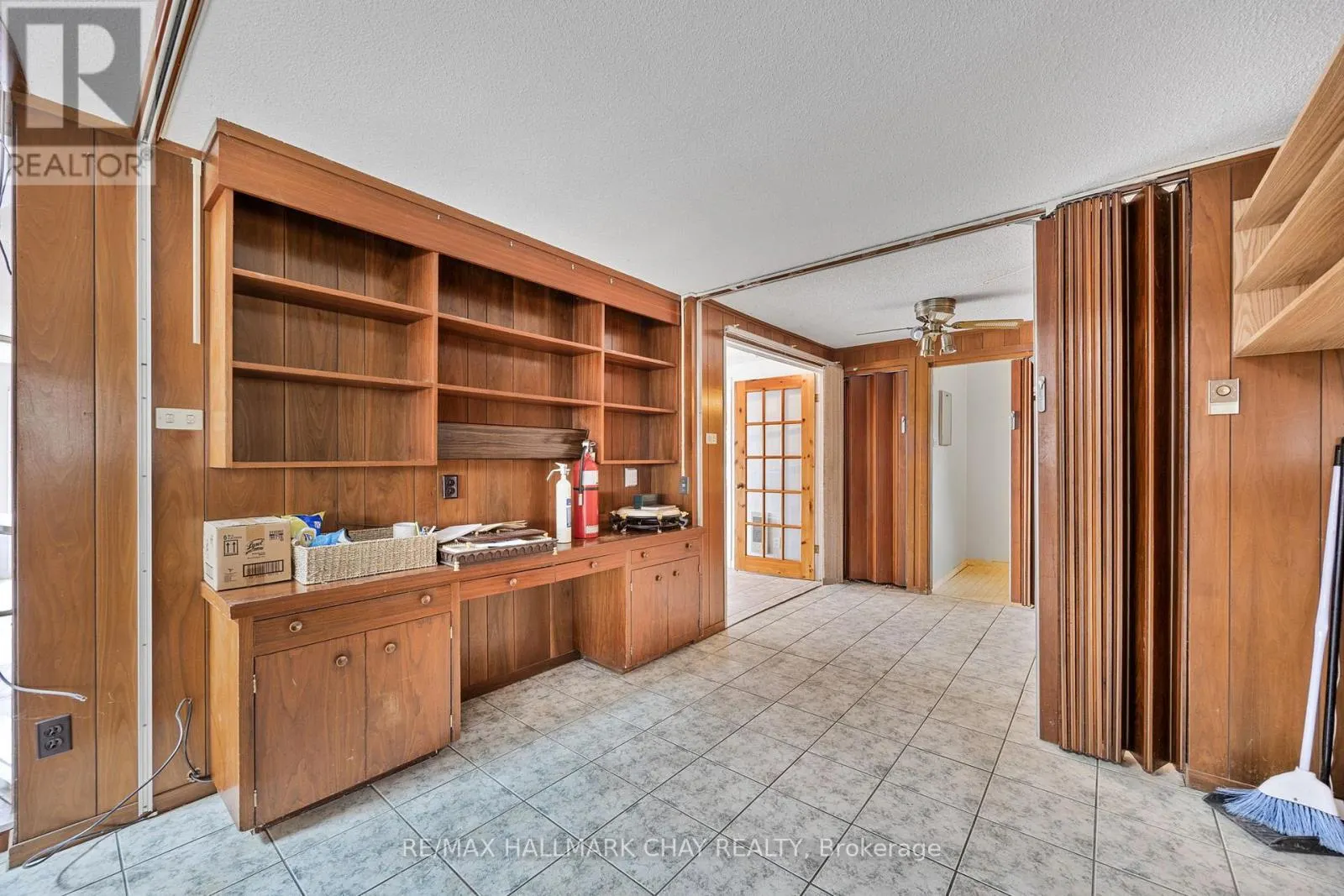 4 LAKESHORE ROAD