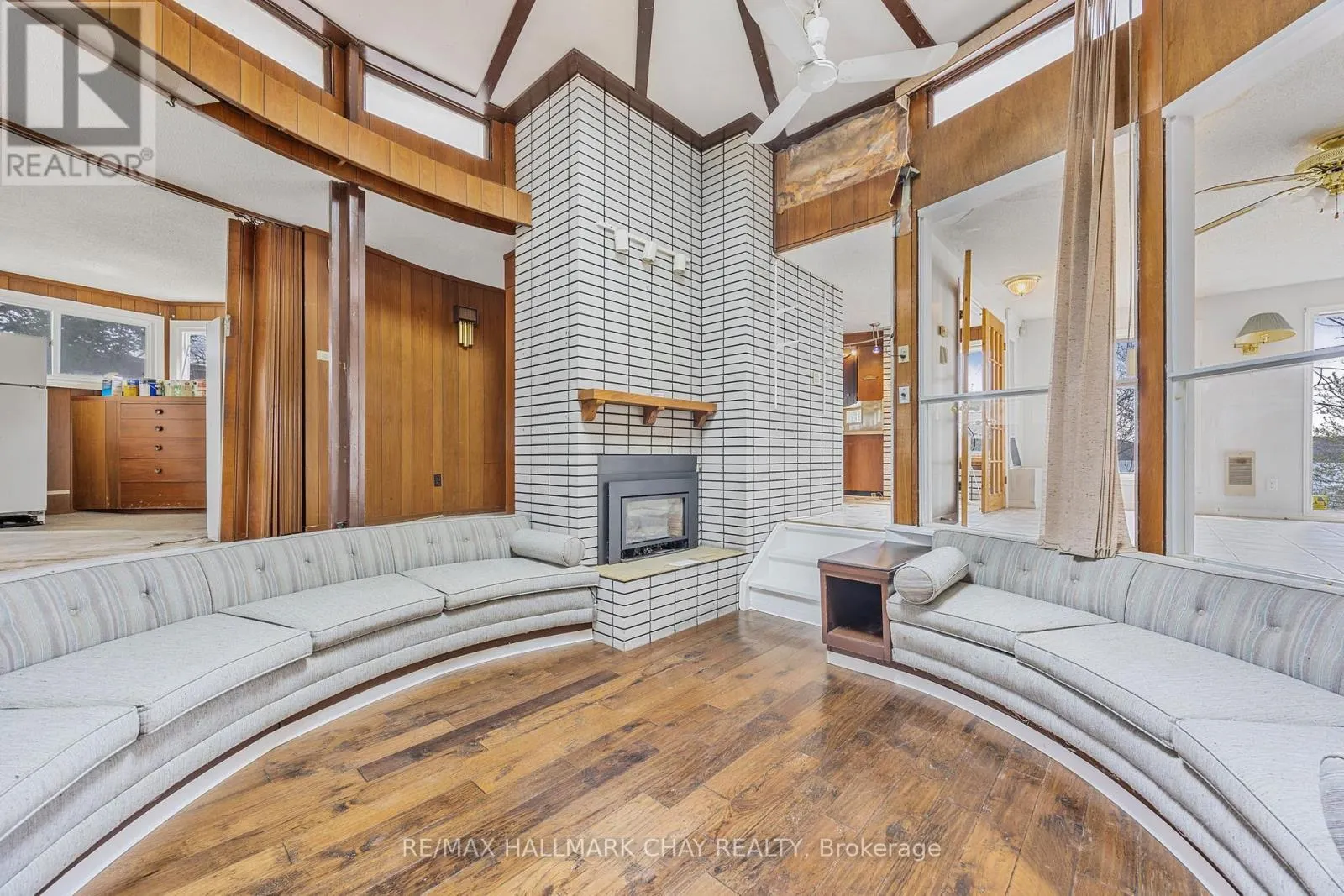 4 LAKESHORE ROAD