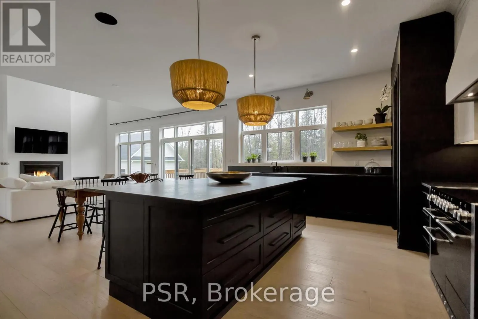 72 GEORGIAN GRANDE DRIVE