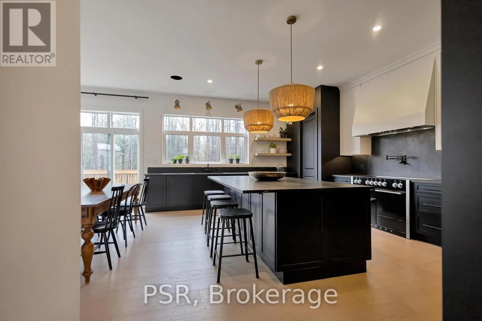 72 GEORGIAN GRANDE DRIVE