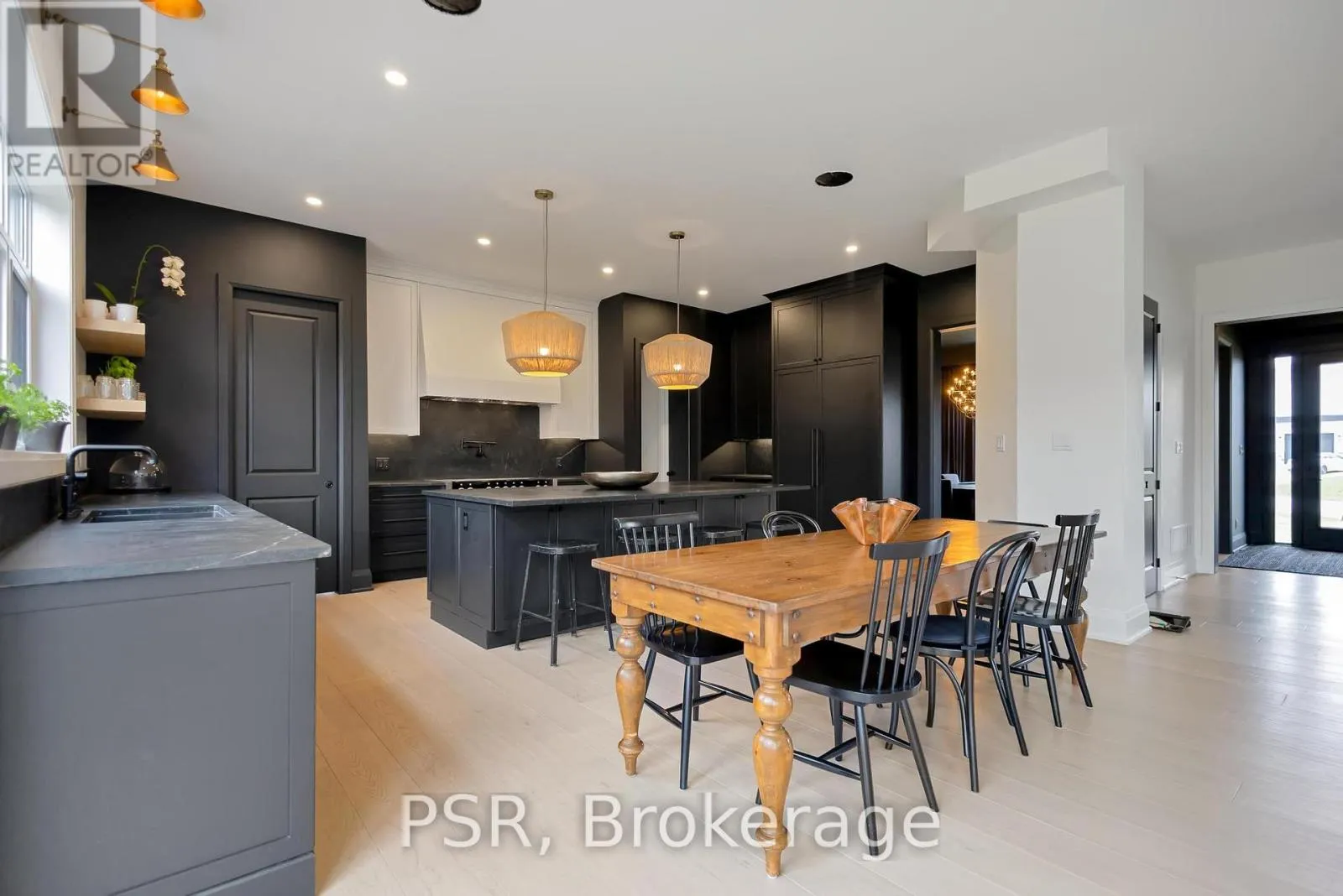 72 GEORGIAN GRANDE DRIVE