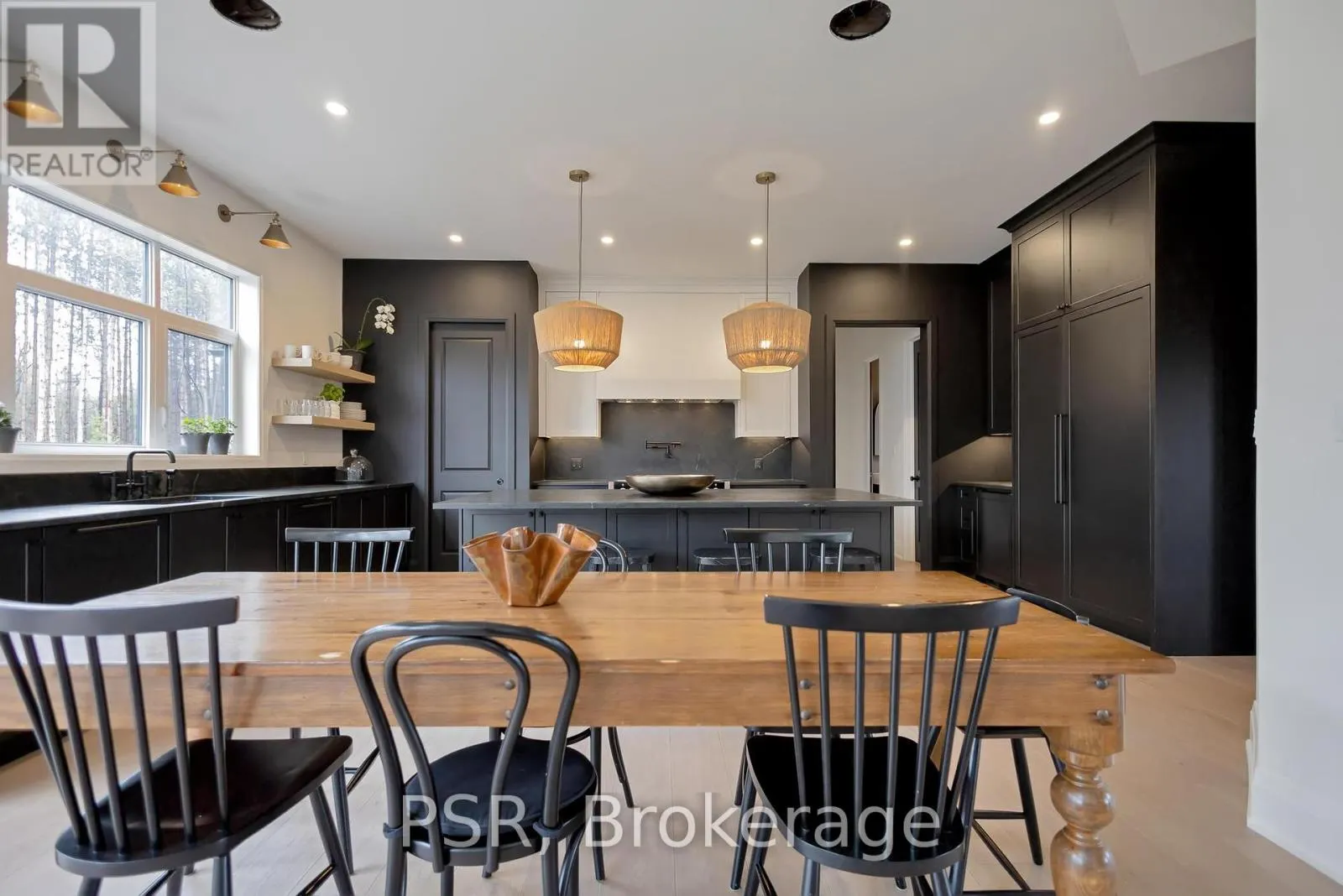 72 GEORGIAN GRANDE DRIVE