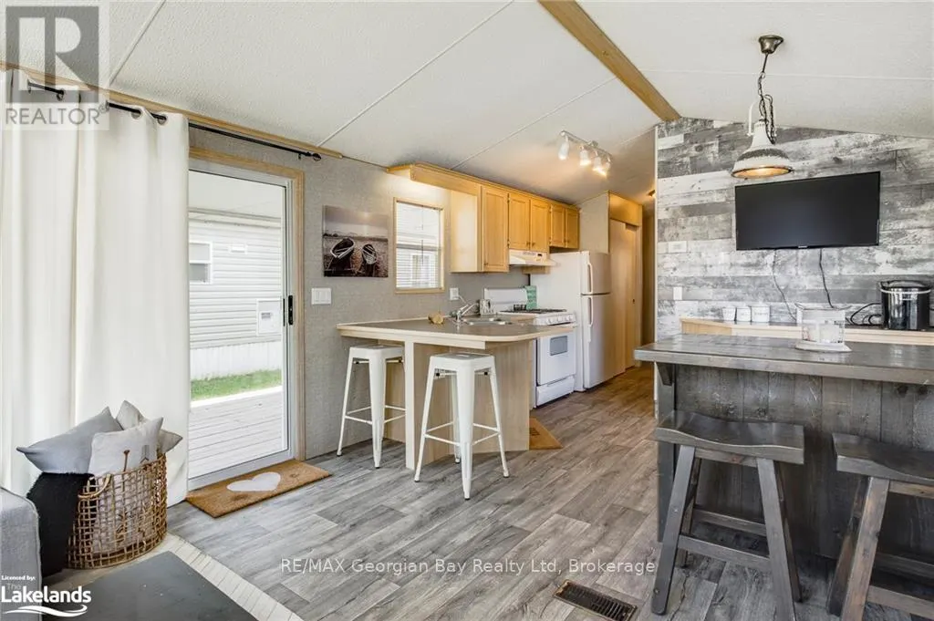 46 LAKESHORE ROAD