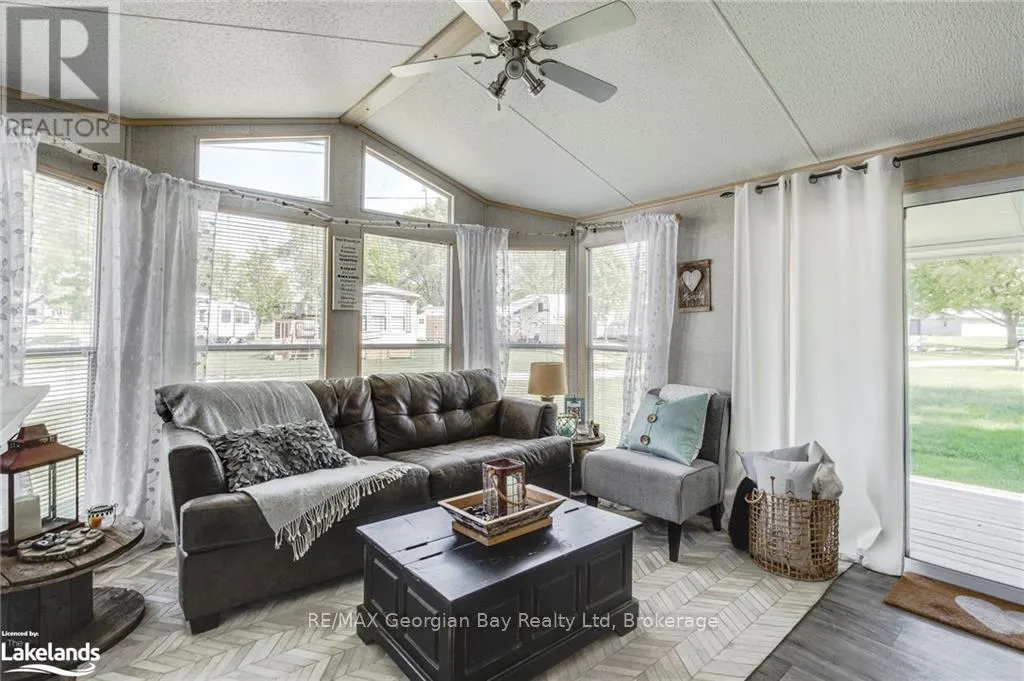 46 LAKESHORE ROAD