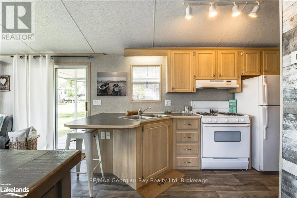 46 LAKESHORE ROAD