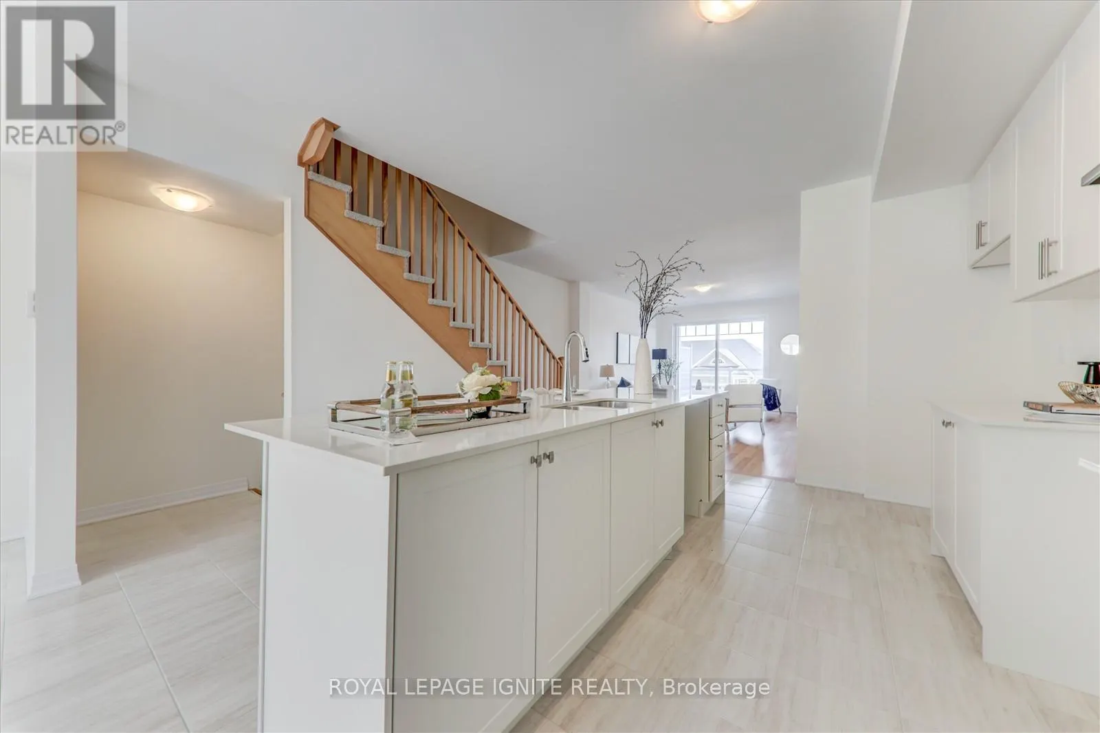 544 HUDSON CRESCENT
