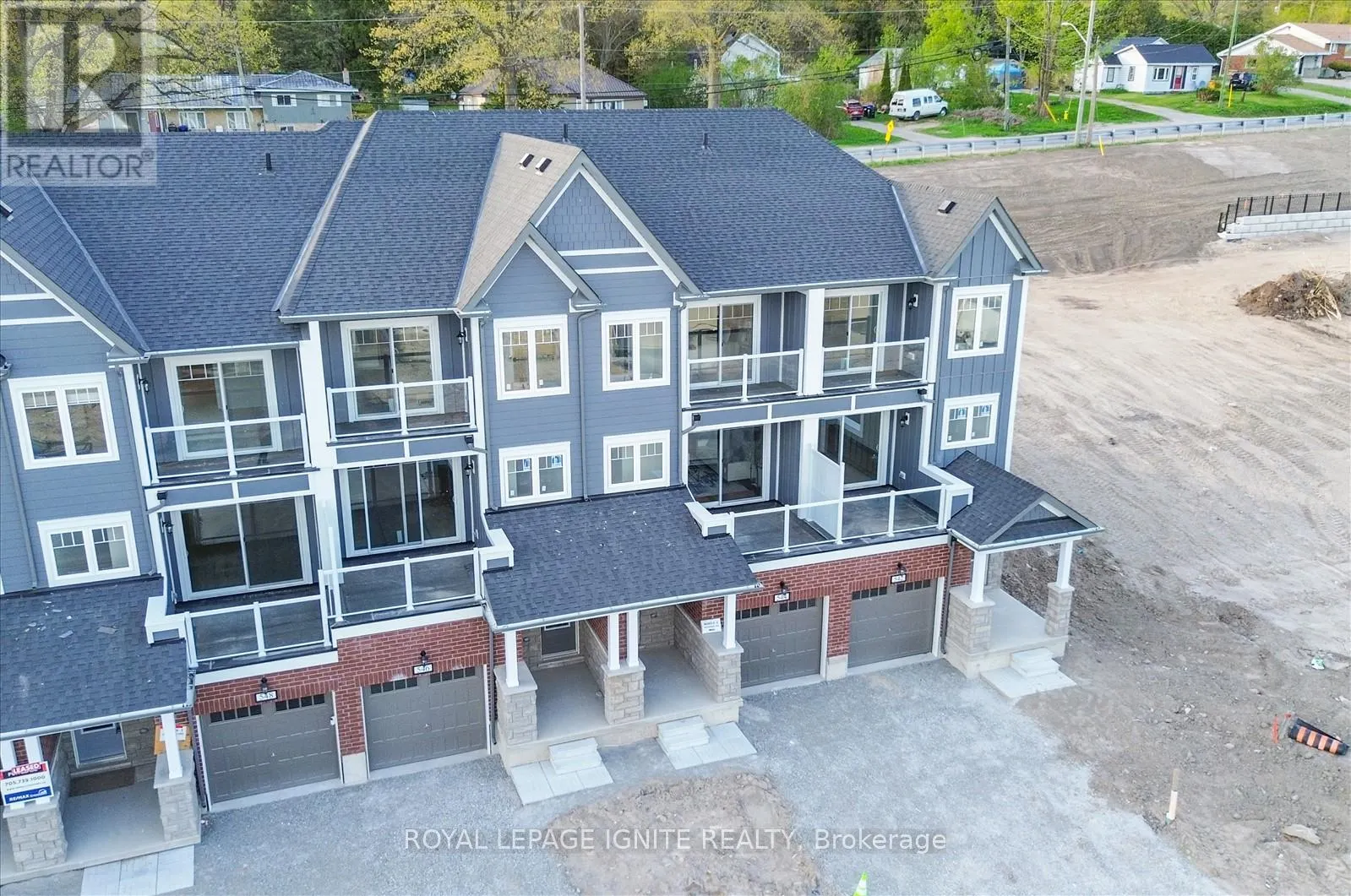 544 HUDSON CRESCENT