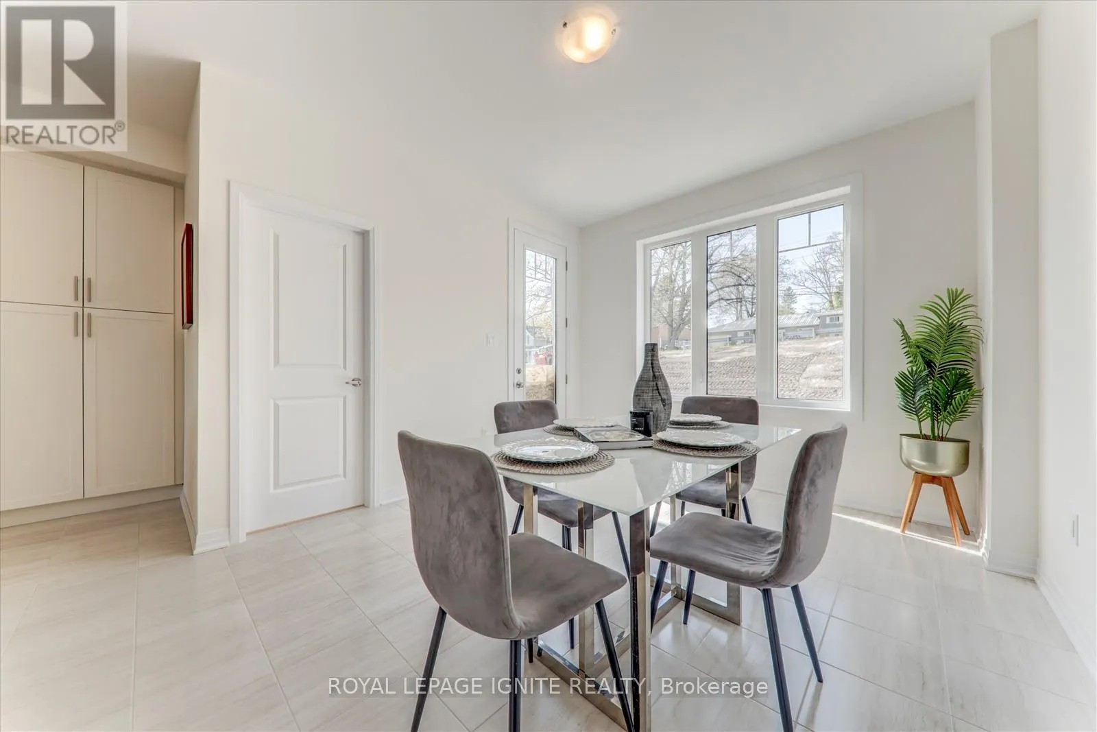 544 HUDSON CRESCENT