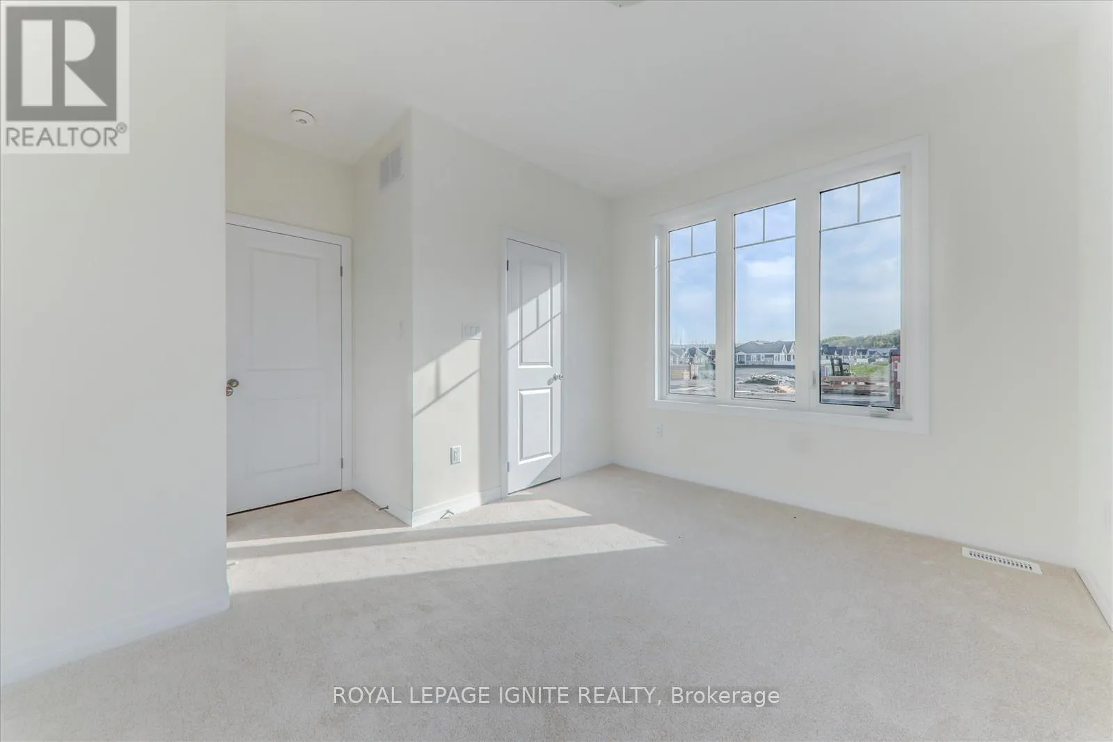553 HUDSON CRESCENT