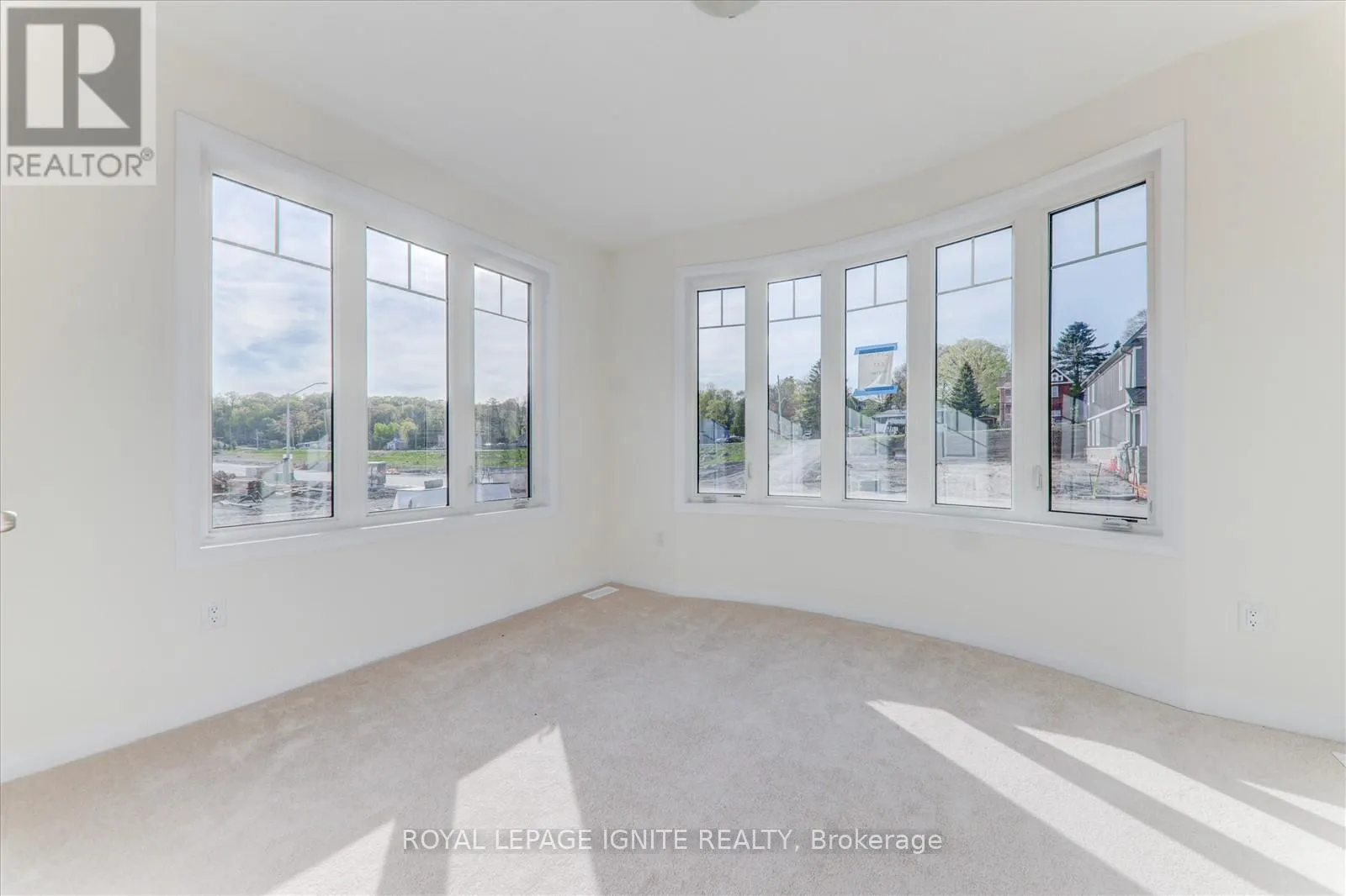 553 HUDSON CRESCENT