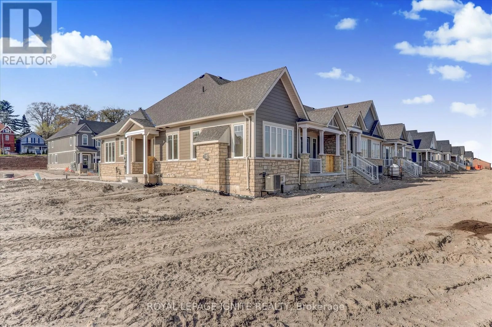 553 HUDSON CRESCENT