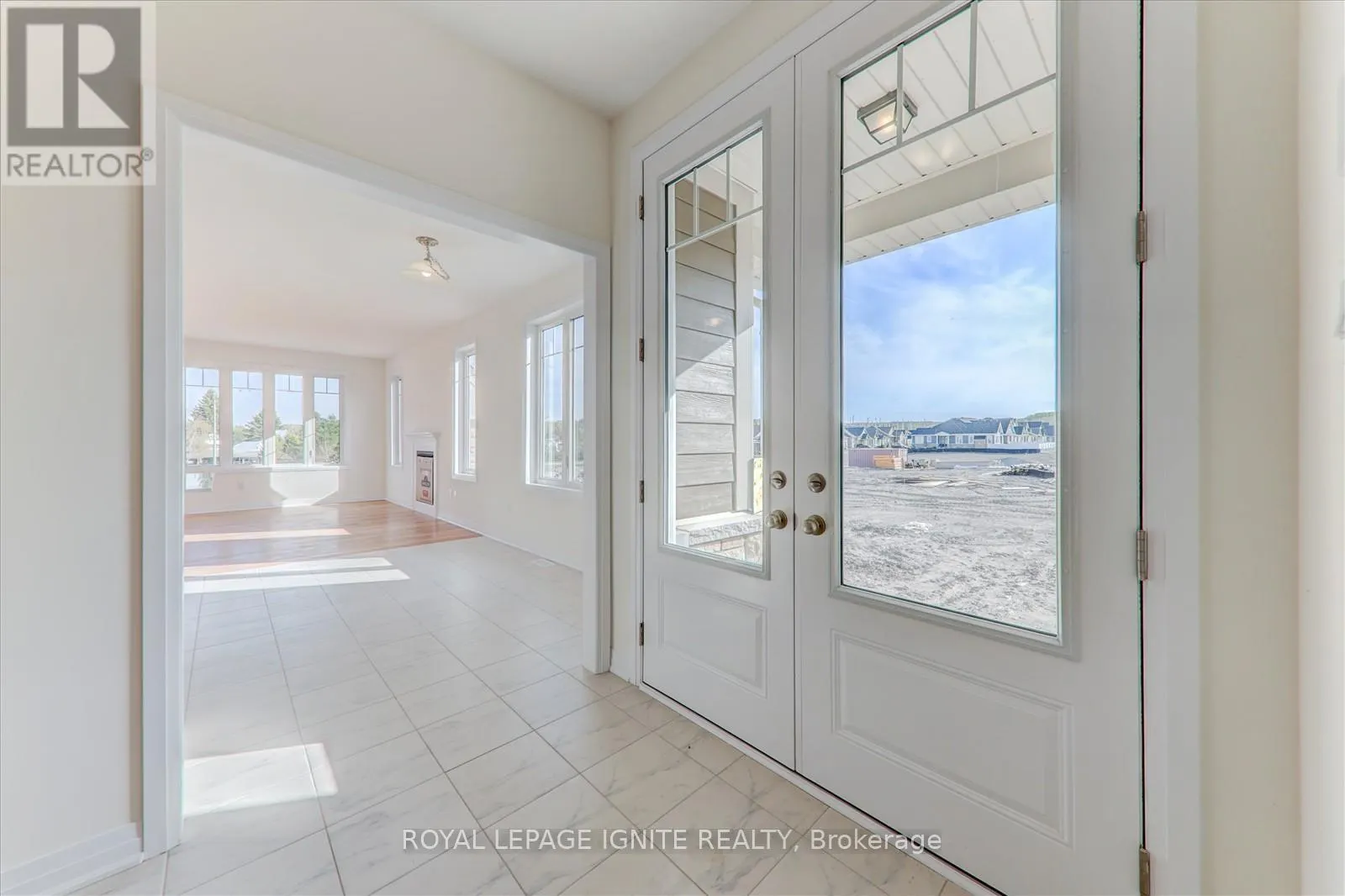 553 HUDSON CRESCENT