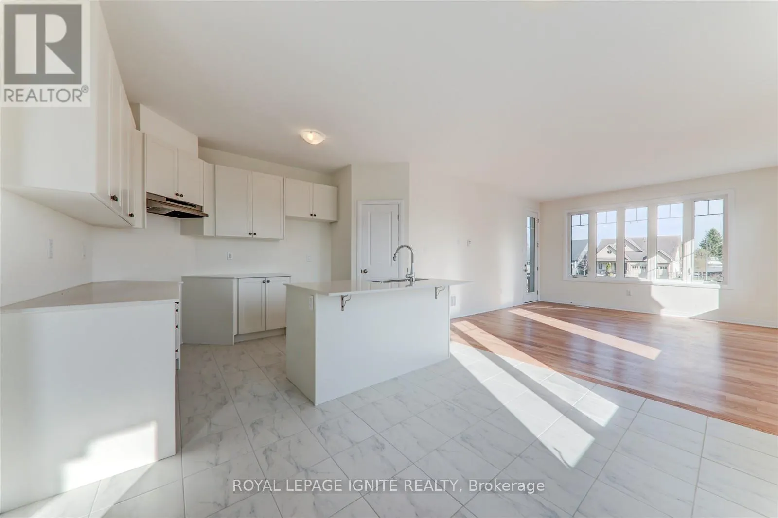 553 HUDSON CRESCENT