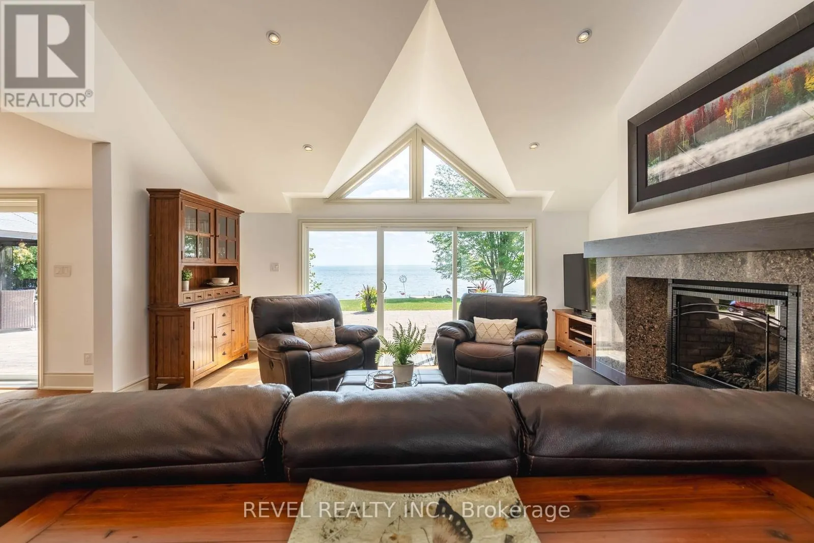 183 LAKESHORE ROAD W