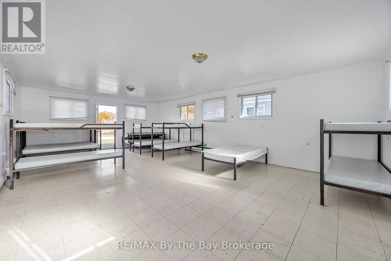 425 RIVER ROAD W