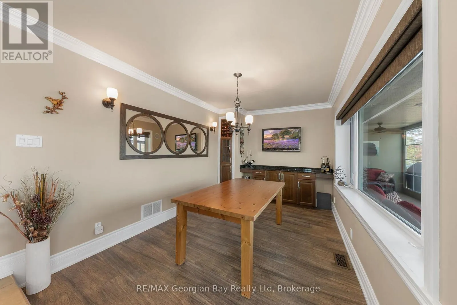 405 CHAMPLAIN ROAD