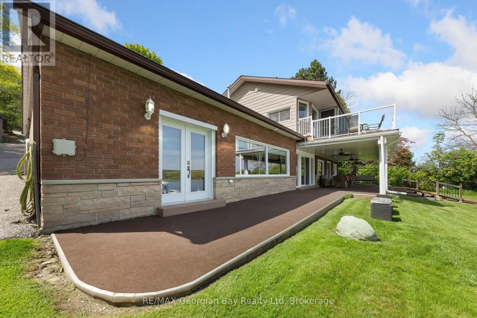 405 CHAMPLAIN ROAD