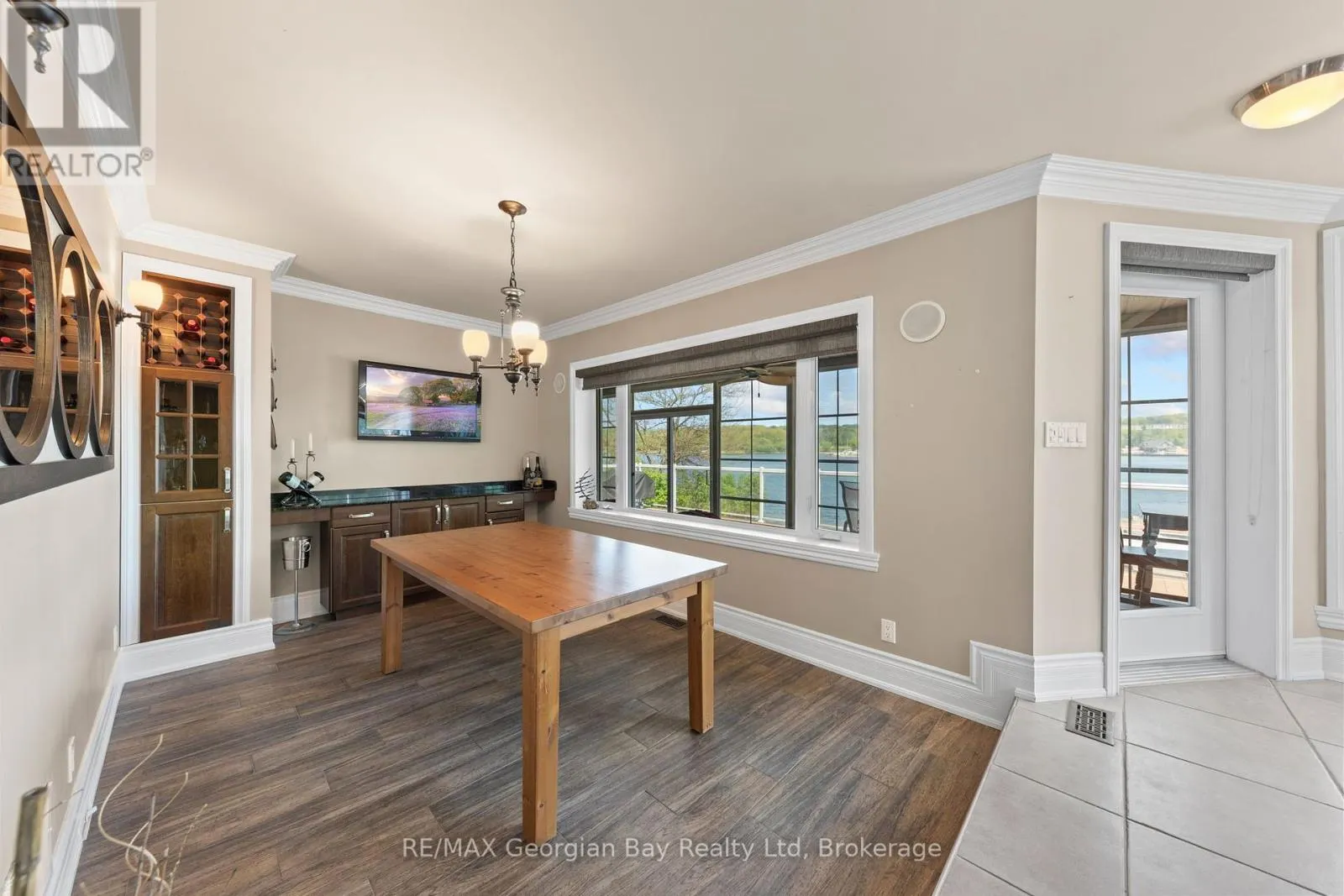 405 CHAMPLAIN ROAD
