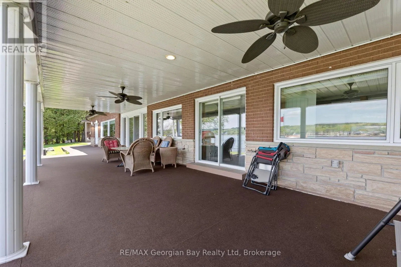 405 CHAMPLAIN ROAD