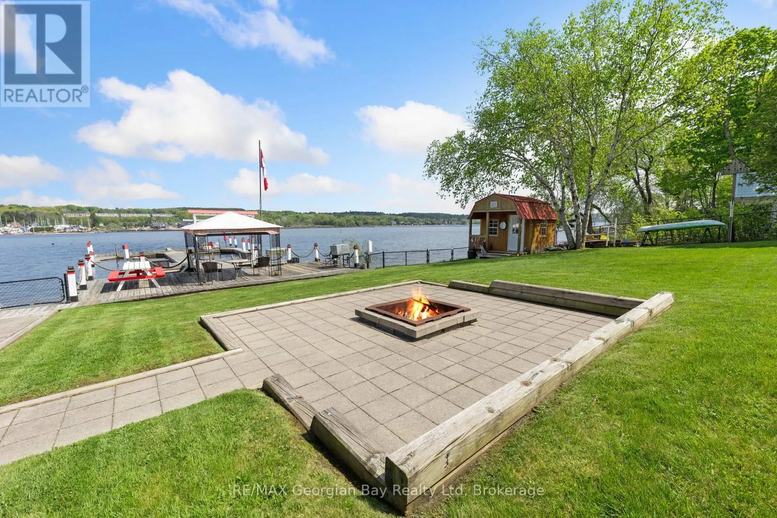 405 CHAMPLAIN ROAD