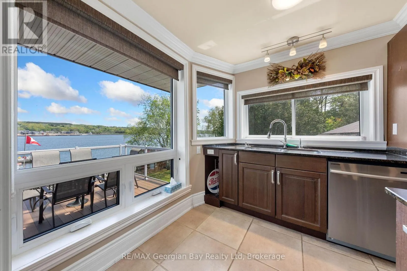 405 CHAMPLAIN ROAD