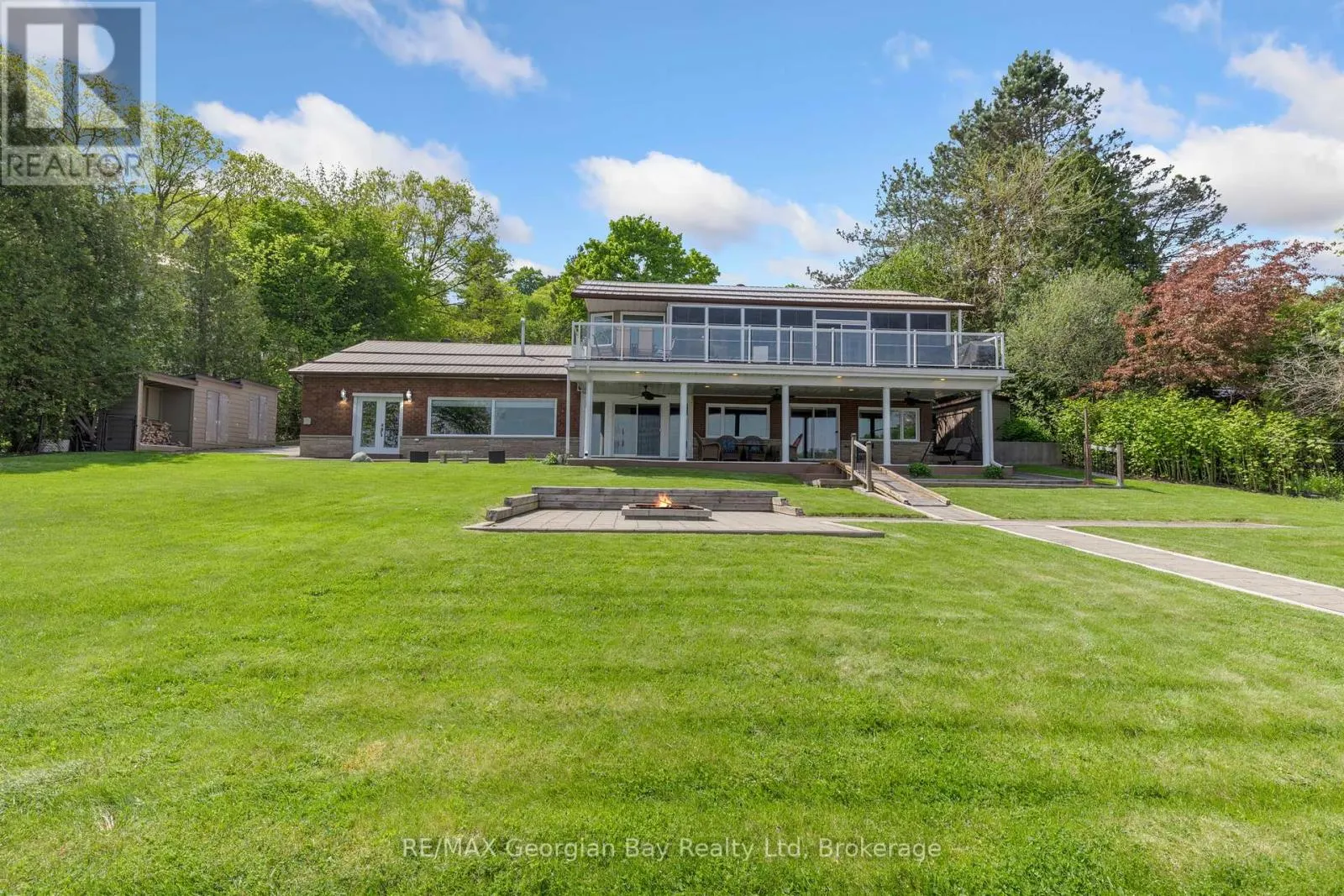 405 CHAMPLAIN ROAD
