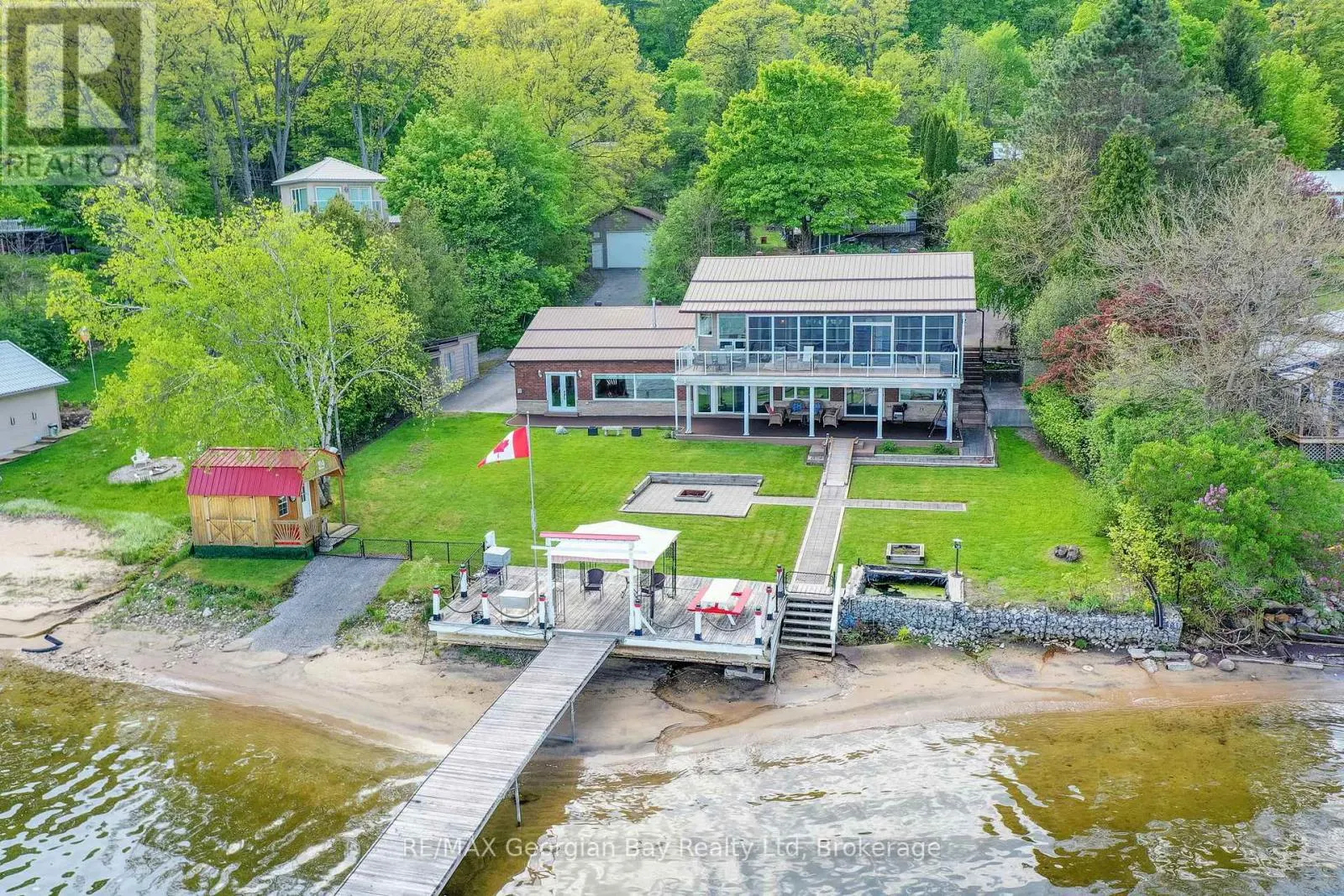 405 CHAMPLAIN ROAD
